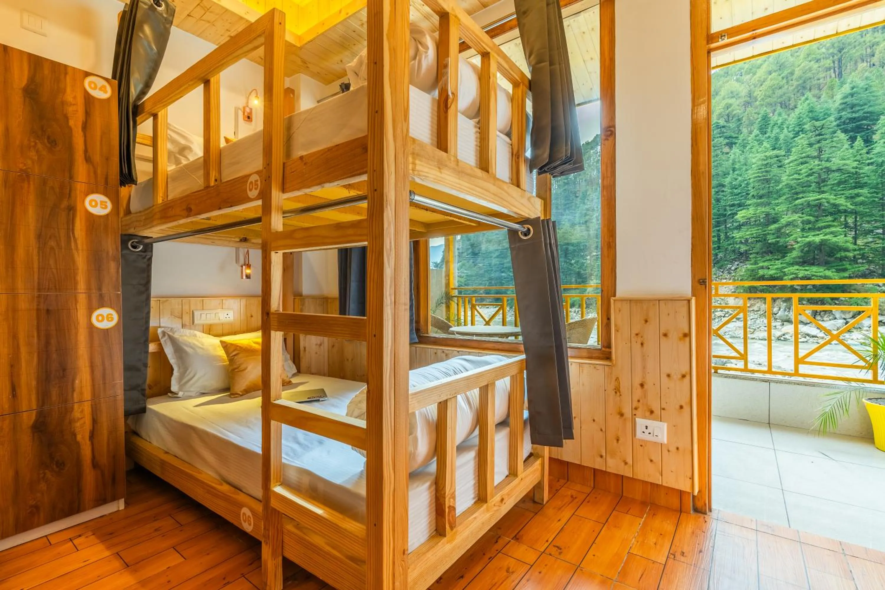 Bed in The Social Stays Kasol