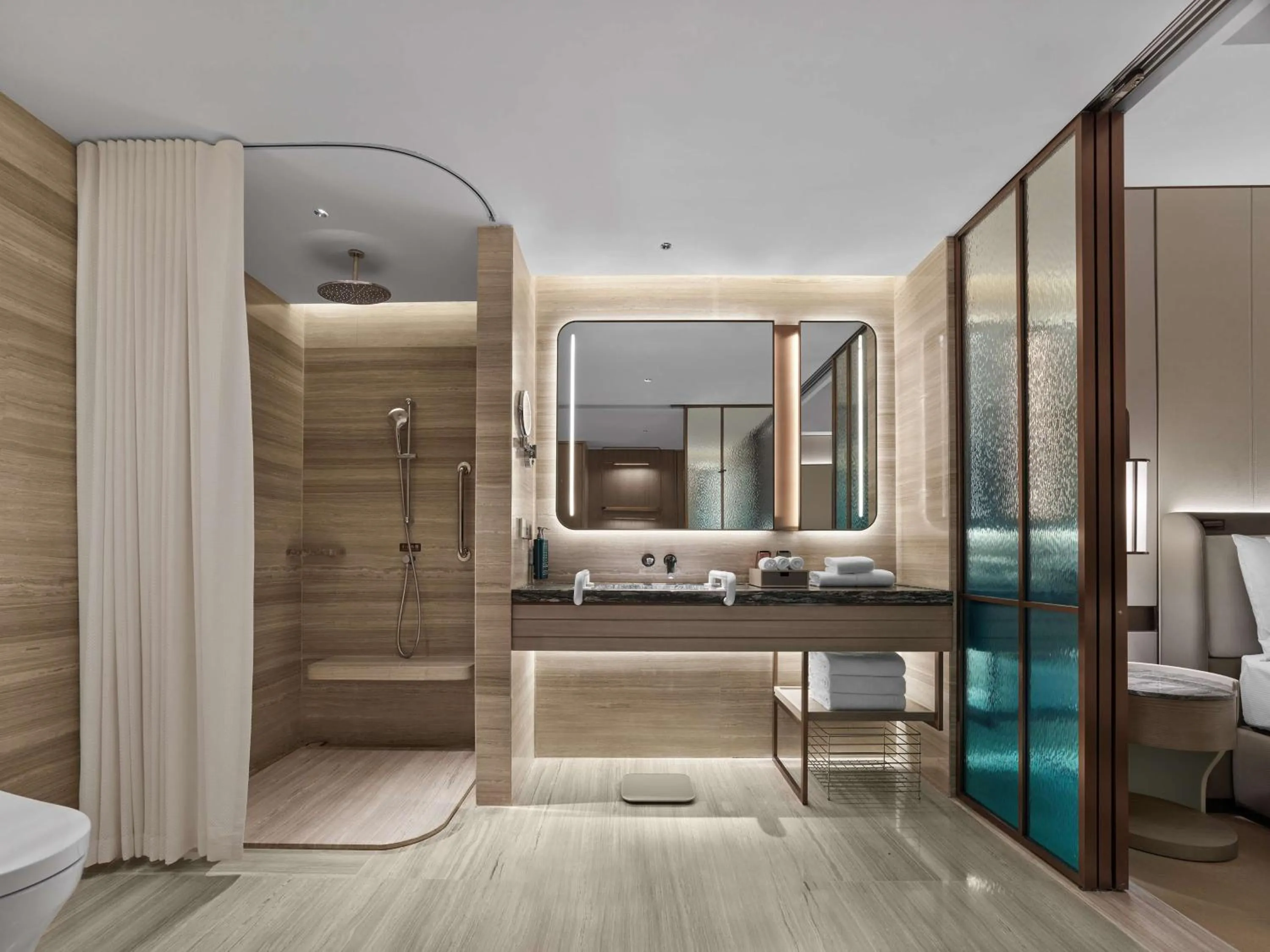 Bathroom, Bed in Doubletree By Hilton Chengdu Xinglong Lake