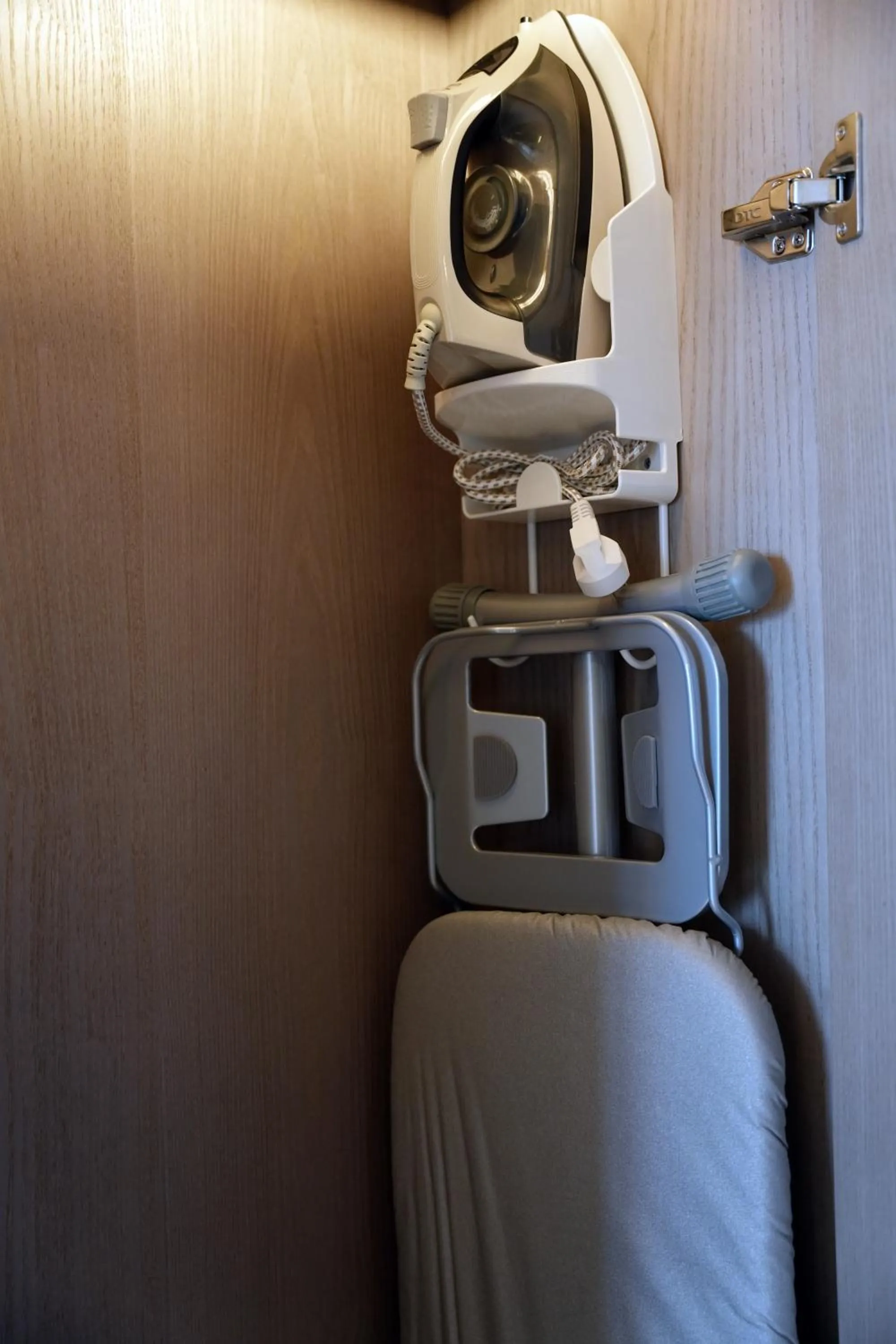 wardrobe in Doubletree By Hilton Chengdu Xinglong Lake