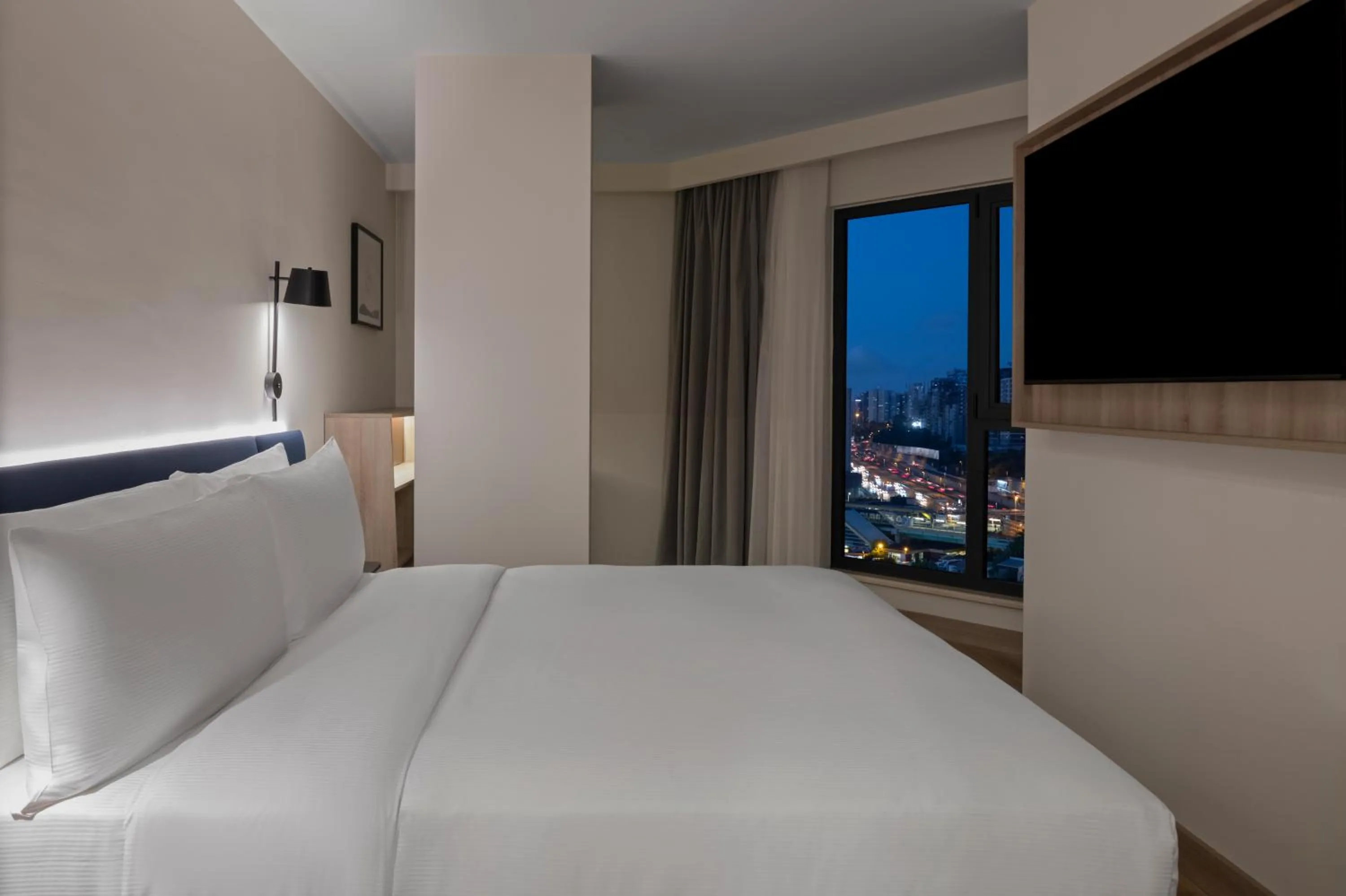 Bed in Hampton By Hilton Istanbul Merter