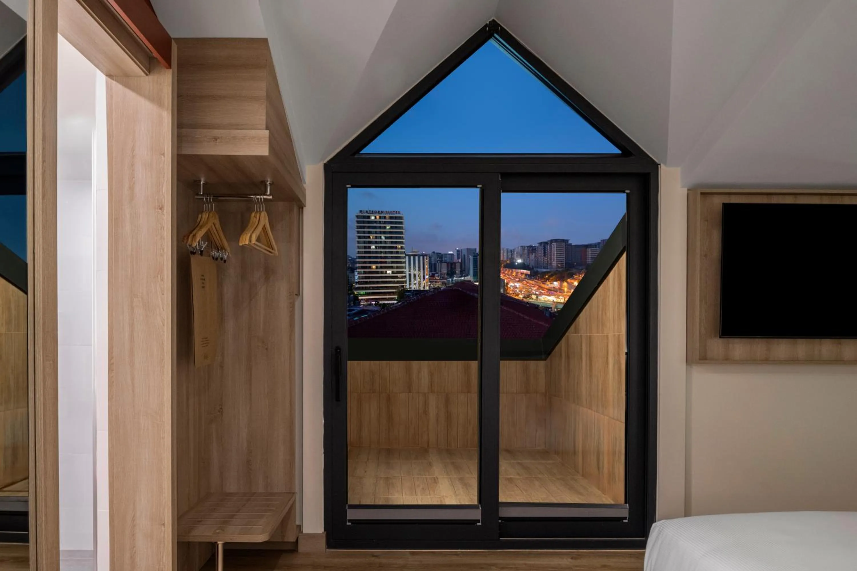 Communal lounge/ TV room, Bed in Hampton By Hilton Istanbul Merter