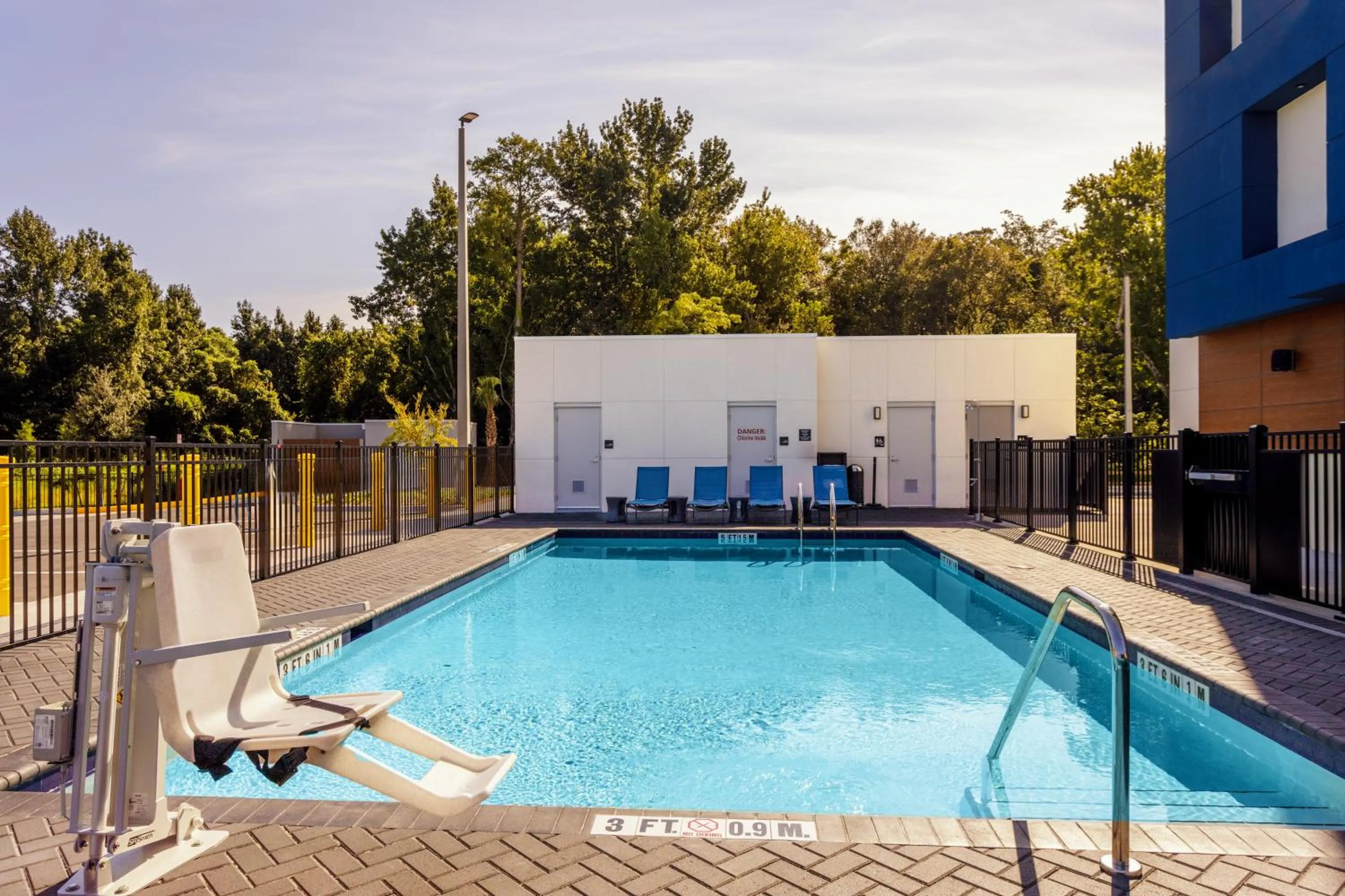 Swimming pool in Hampton Inn By Hilton Ocoee Orlando