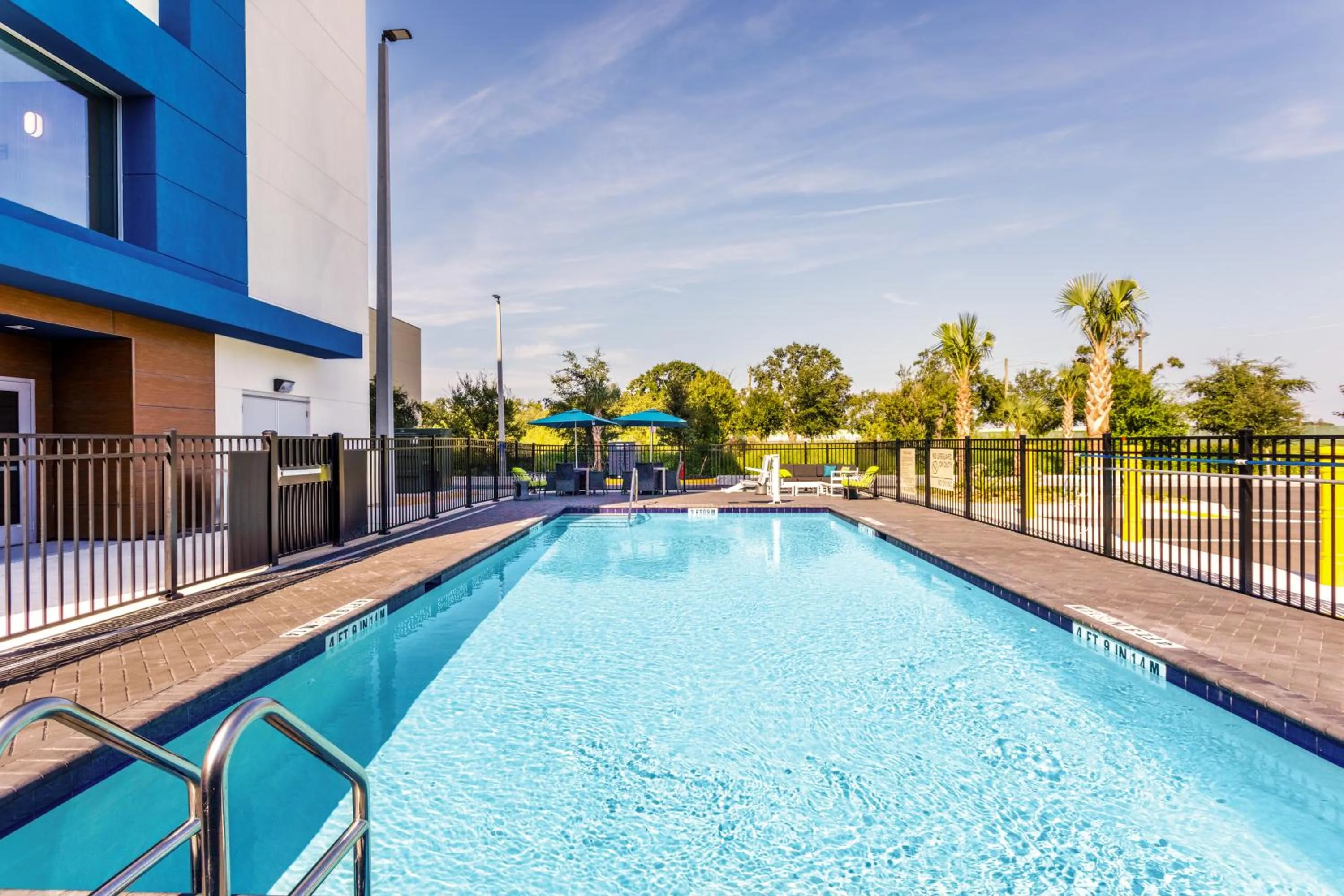 Swimming pool in Hampton Inn By Hilton Ocoee Orlando