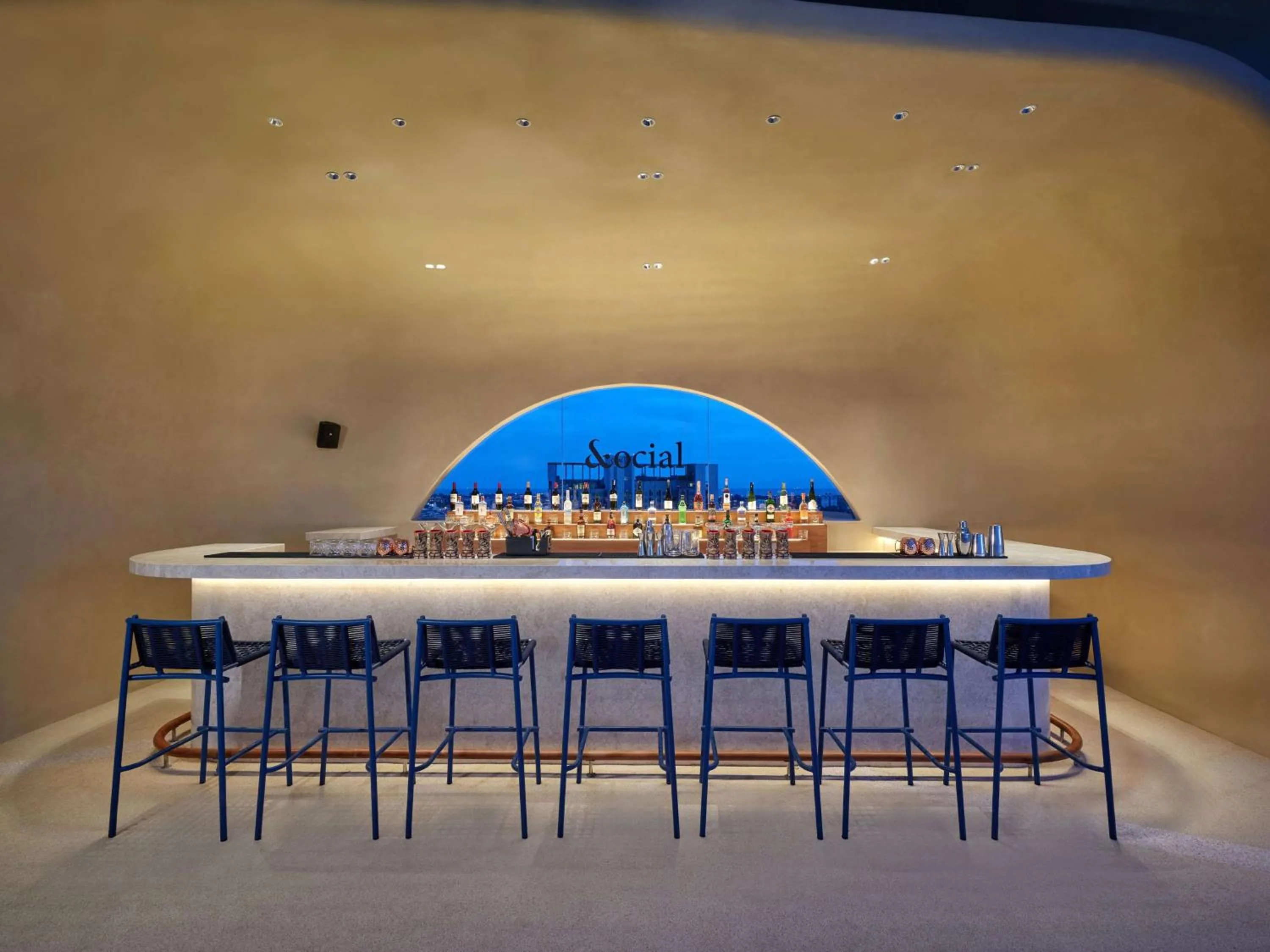 Lounge or bar in Hilton Garden Inn Rayong