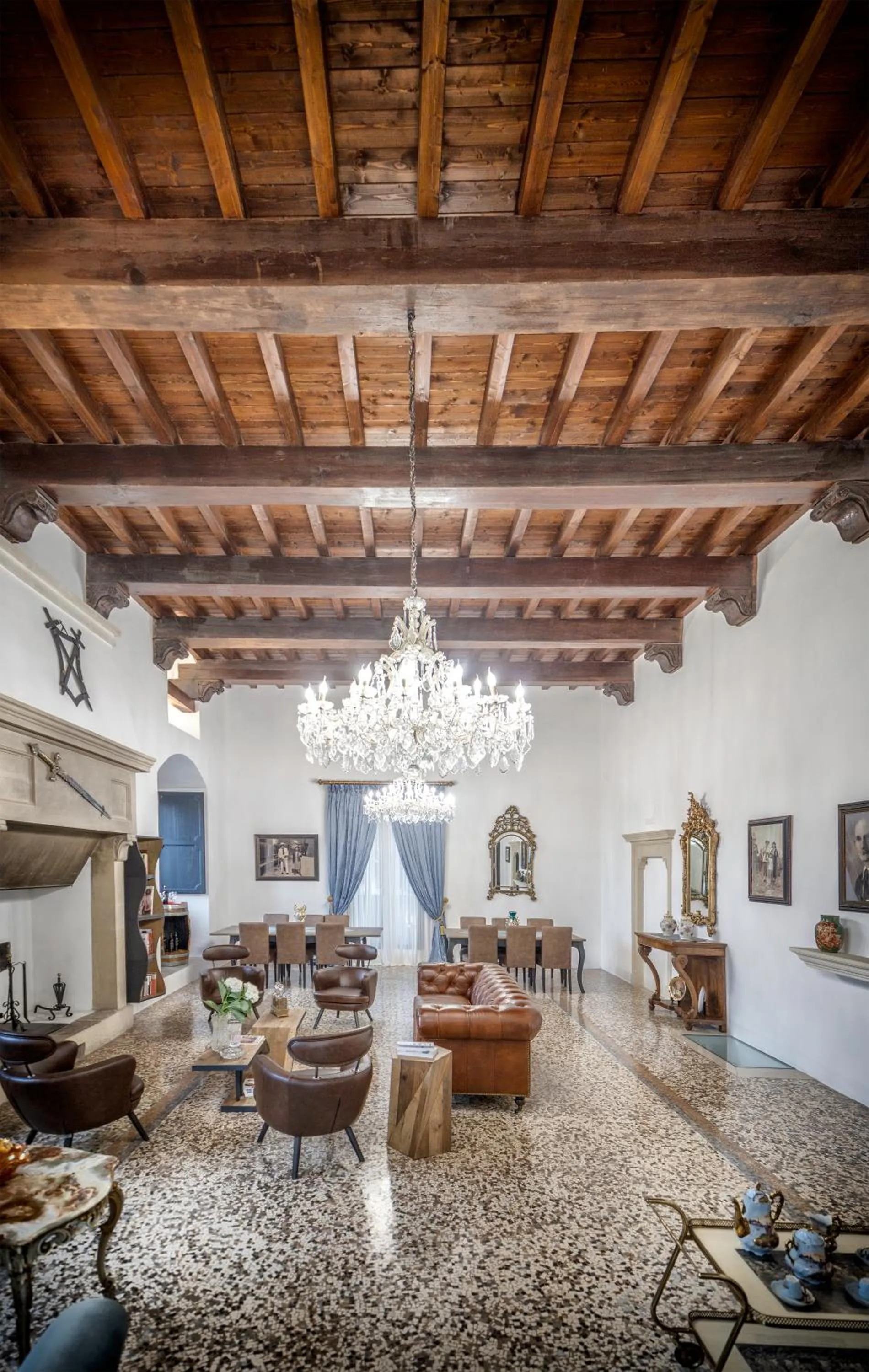 Communal lounge/ TV room in Villa Neviera Wine Resort & Spa by Cantine Due Palme