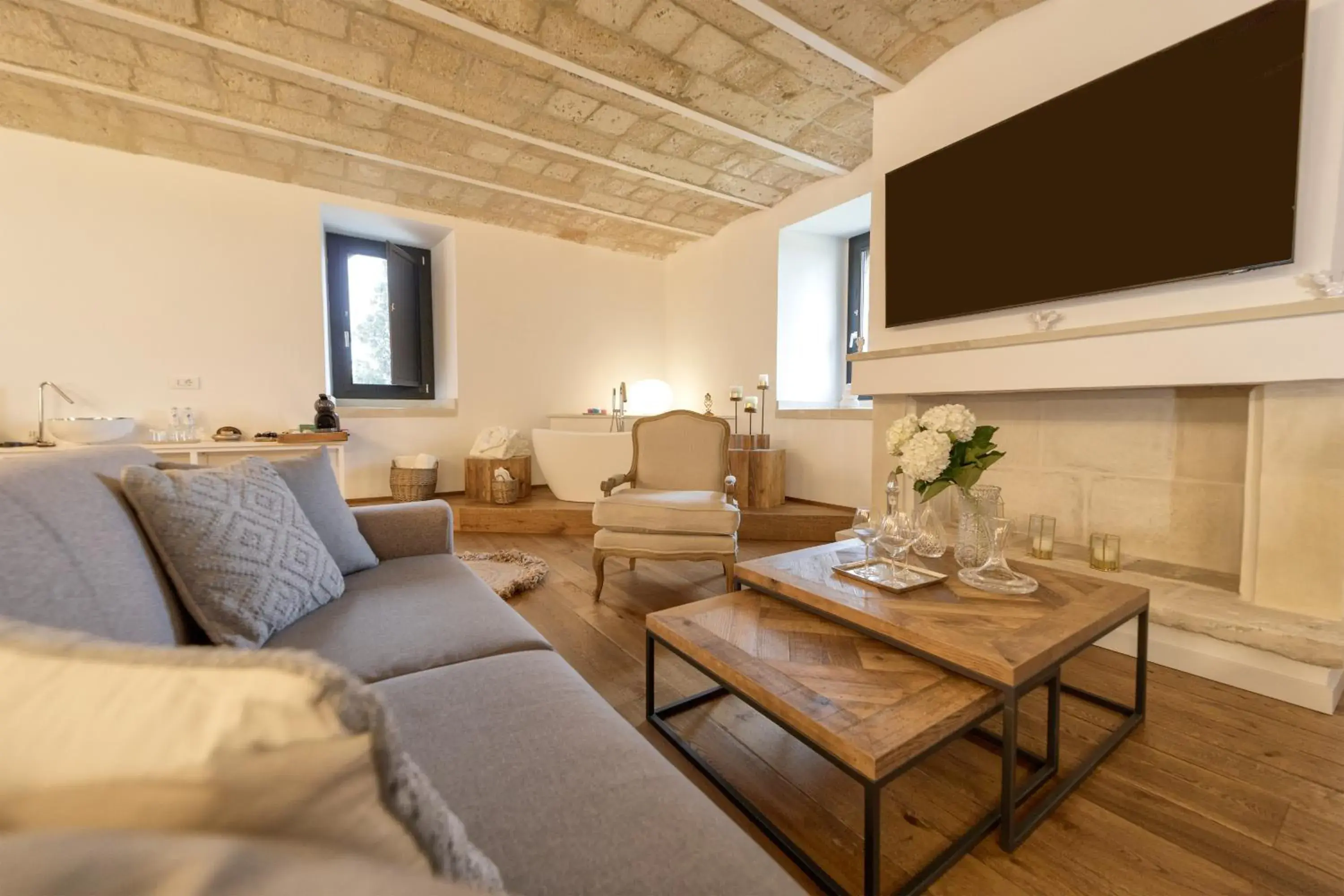 Queen Suite in Villa Neviera Wine Resort & Spa by Cantine Due Palme Queen Suite in Villa Neviera Wine Resort & Spa by Cantine Due Palme