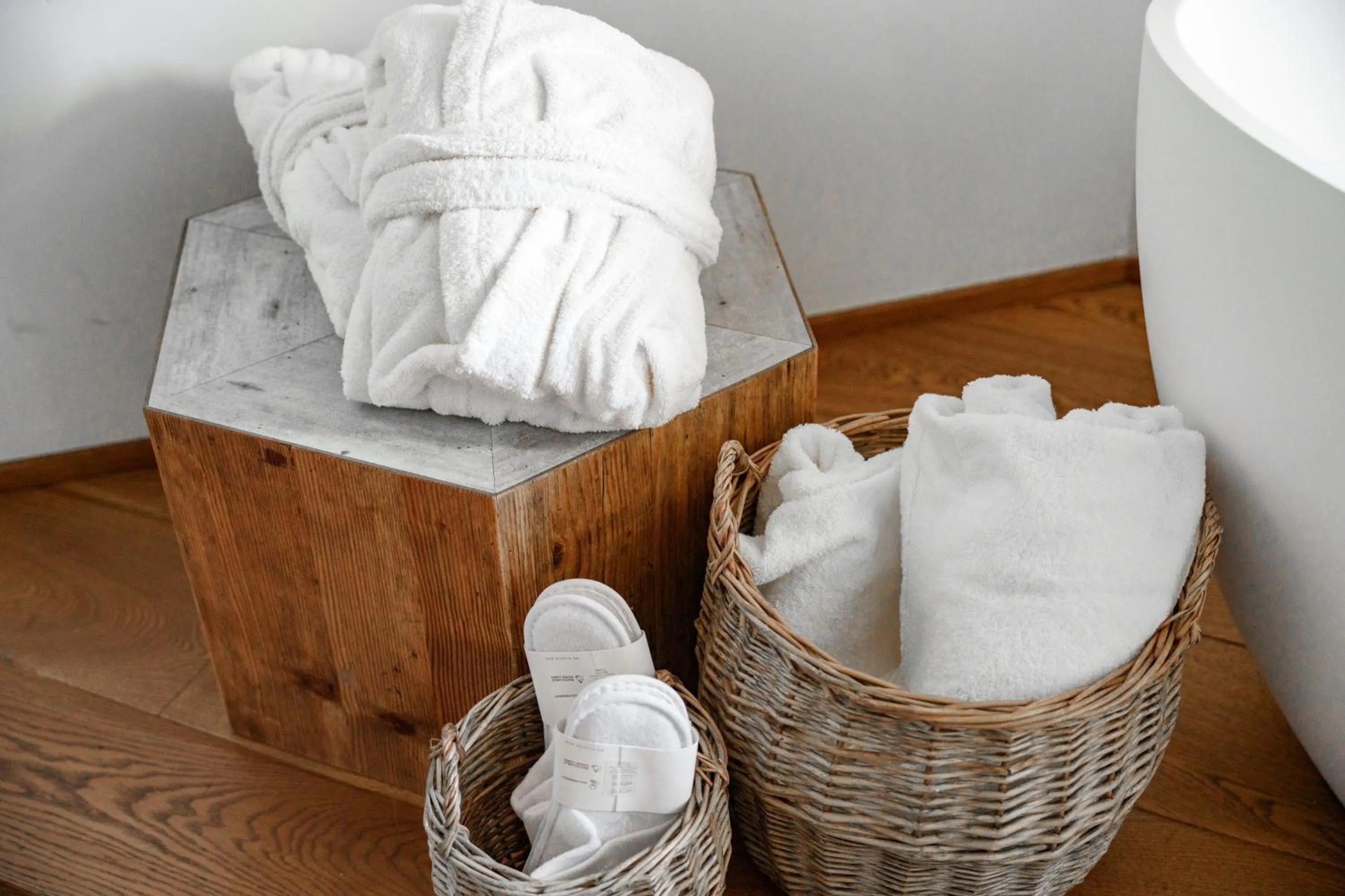 Bath in Villa Neviera Wine Resort & Spa by Cantine Due Palme