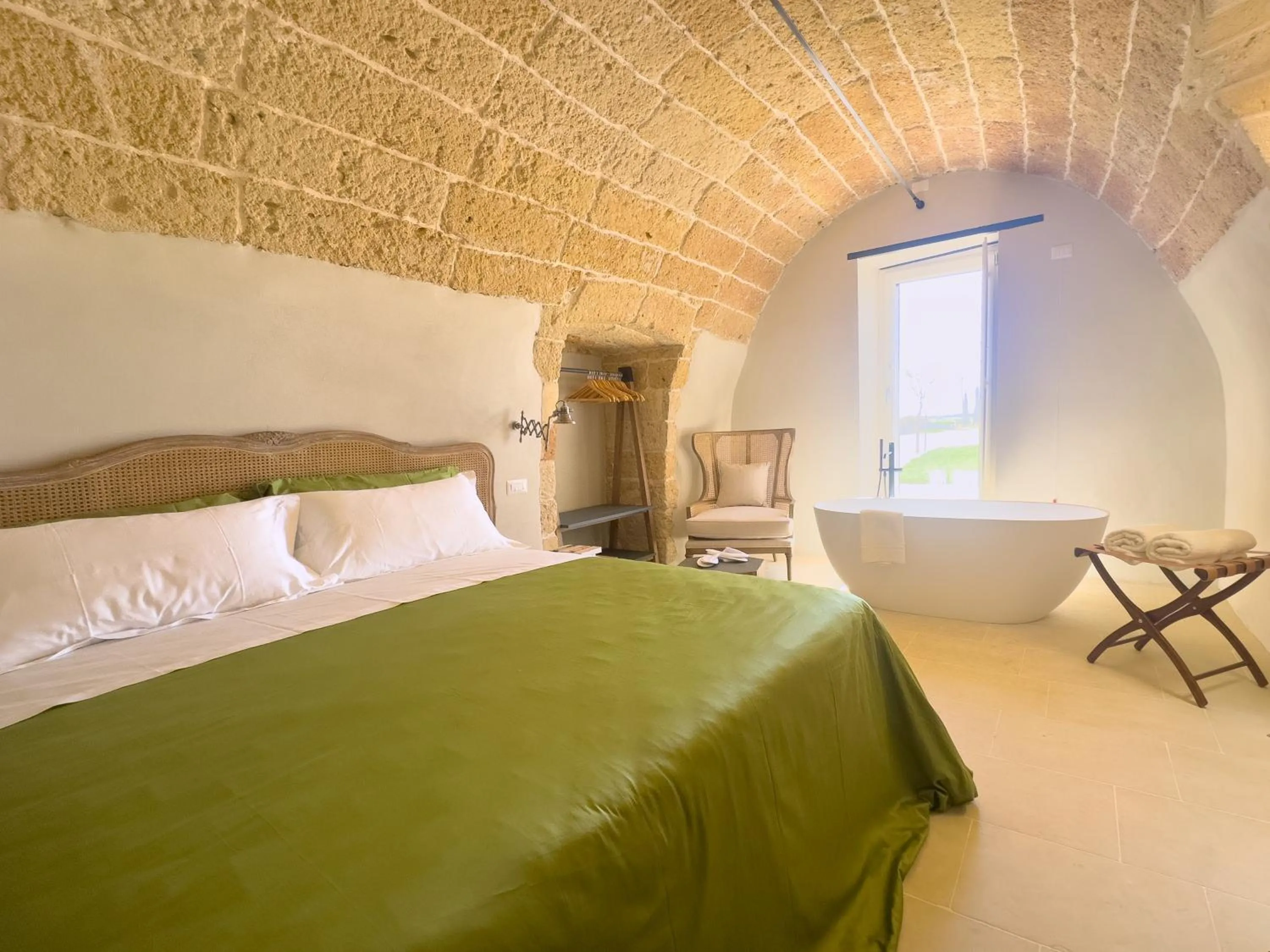 Bed in Villa Neviera Wine Resort & Spa by Cantine Due Palme
