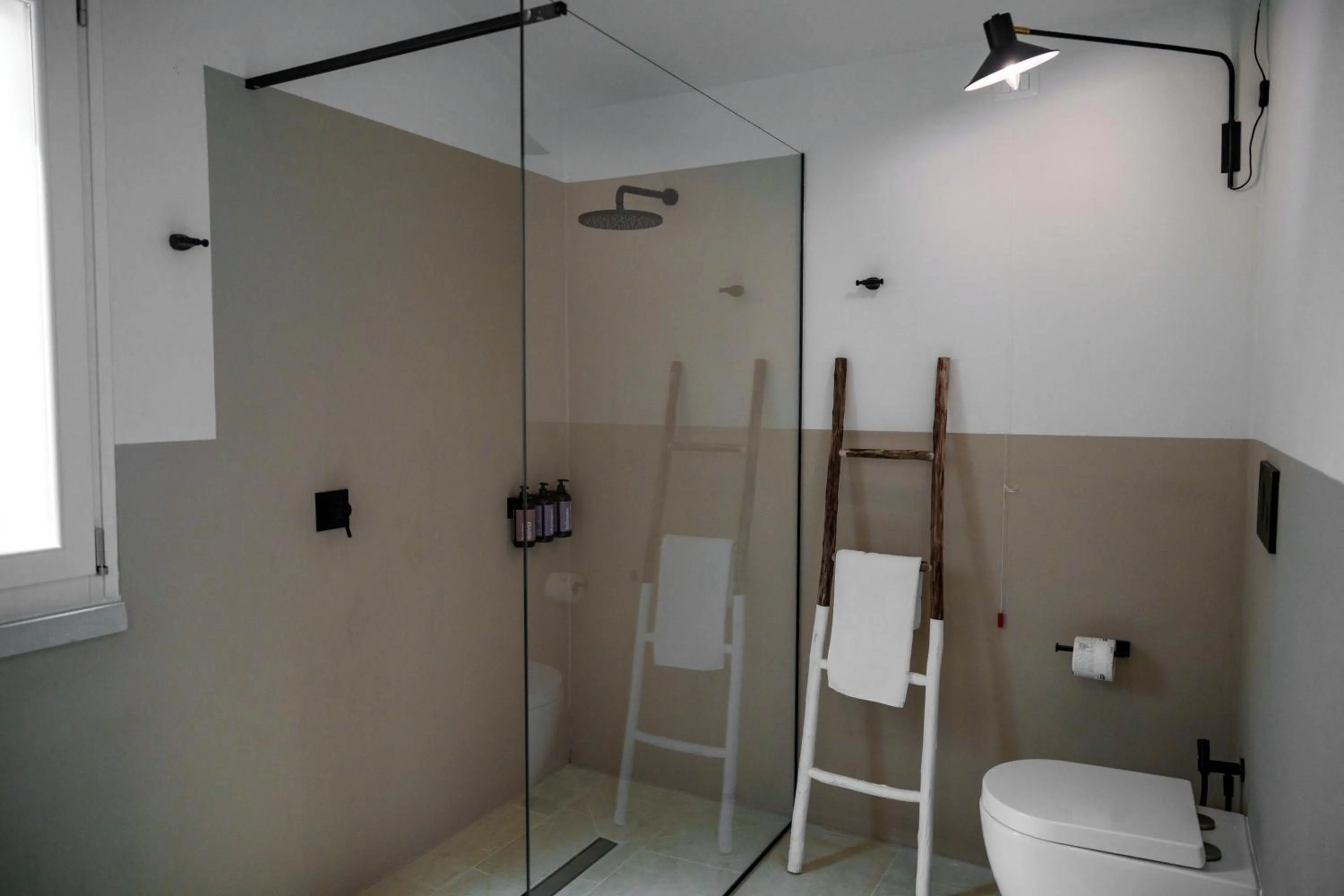 Bathroom in Villa Neviera Wine Resort & Spa by Cantine Due Palme