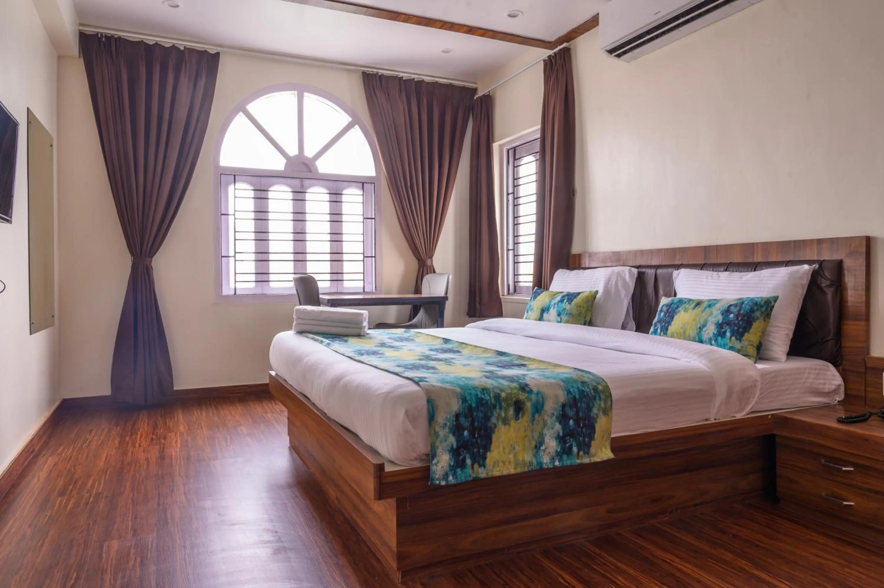 Bedroom, Bed in Hotel Kolkata