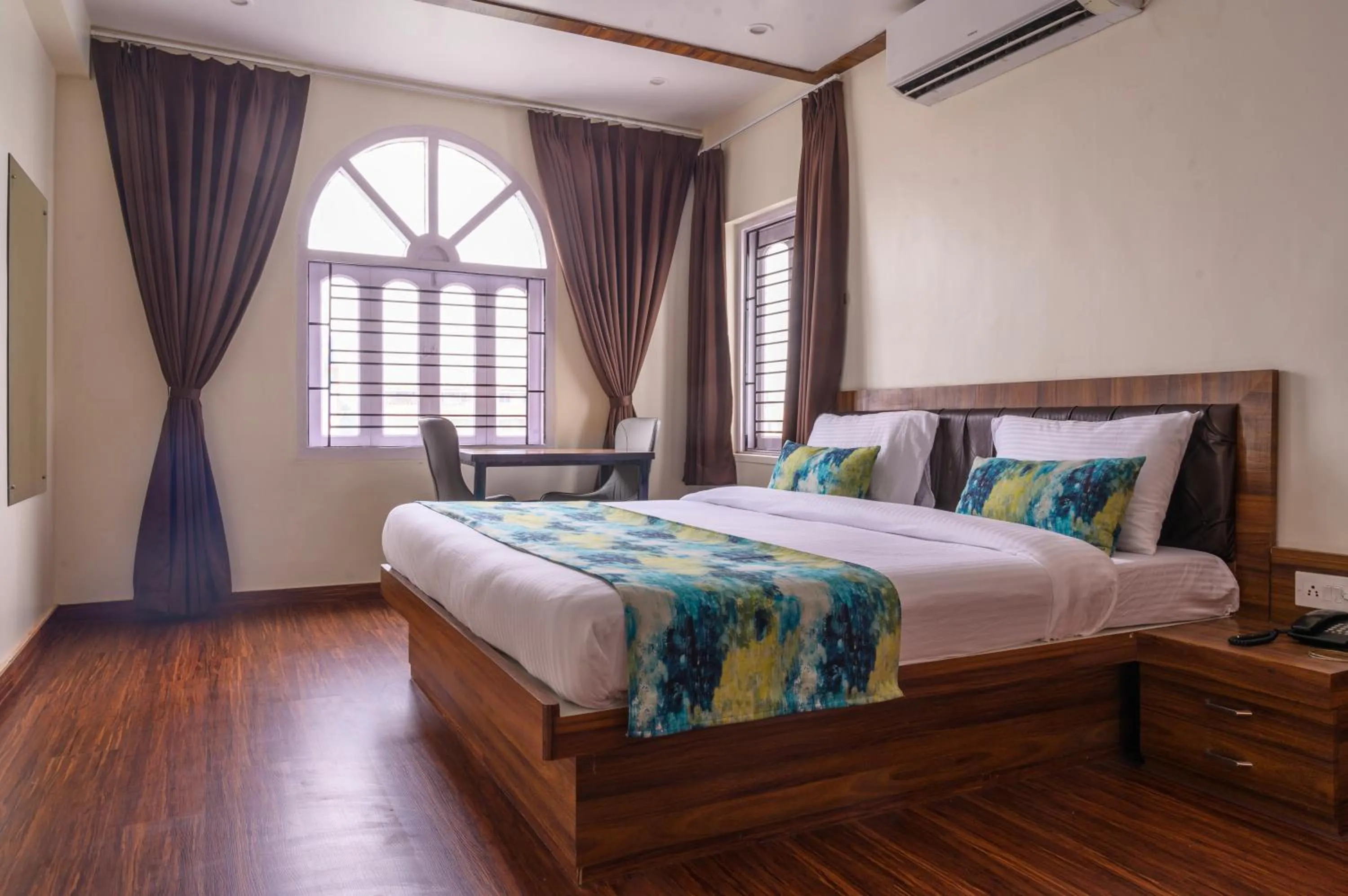 Bedroom, Bed in Hotel Kolkata