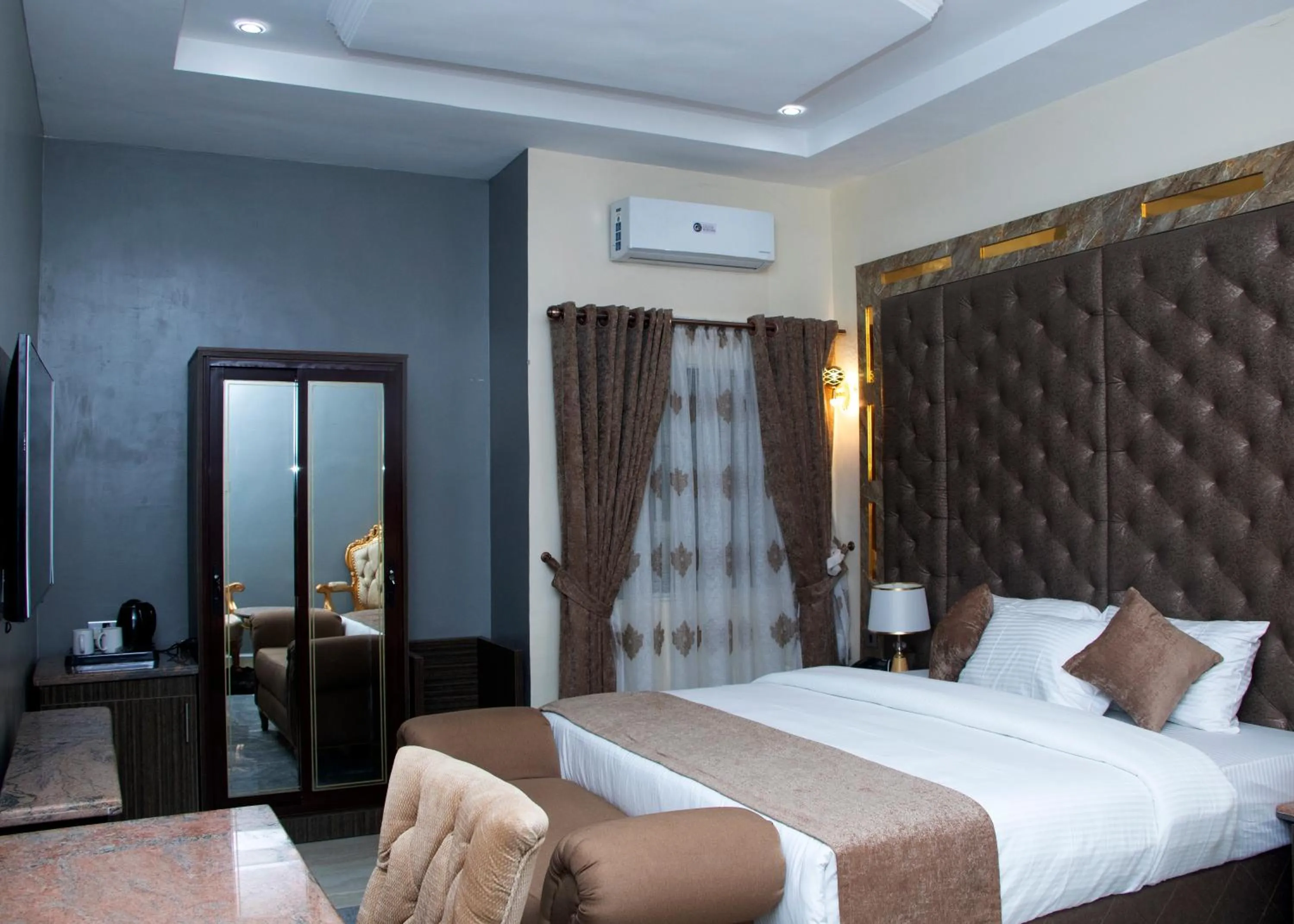 Bedroom, Bed in Grand Bohabs Hotel