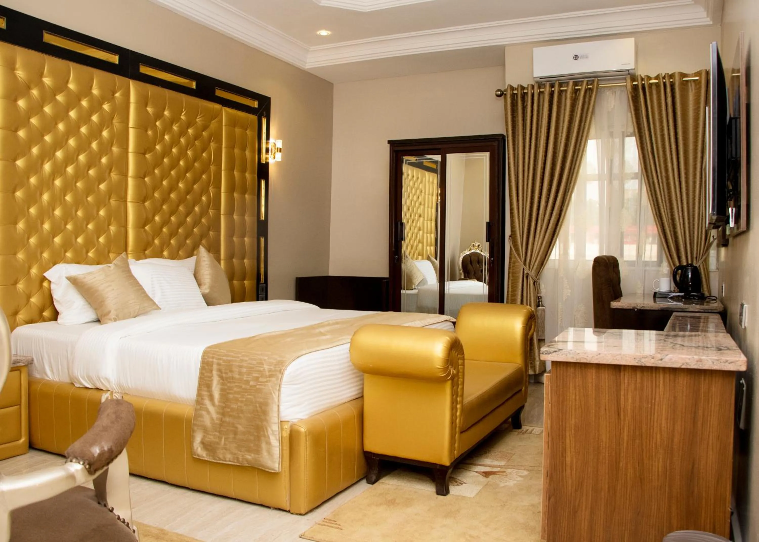 Photo of the whole room, Bed in Grand Bohabs Hotel