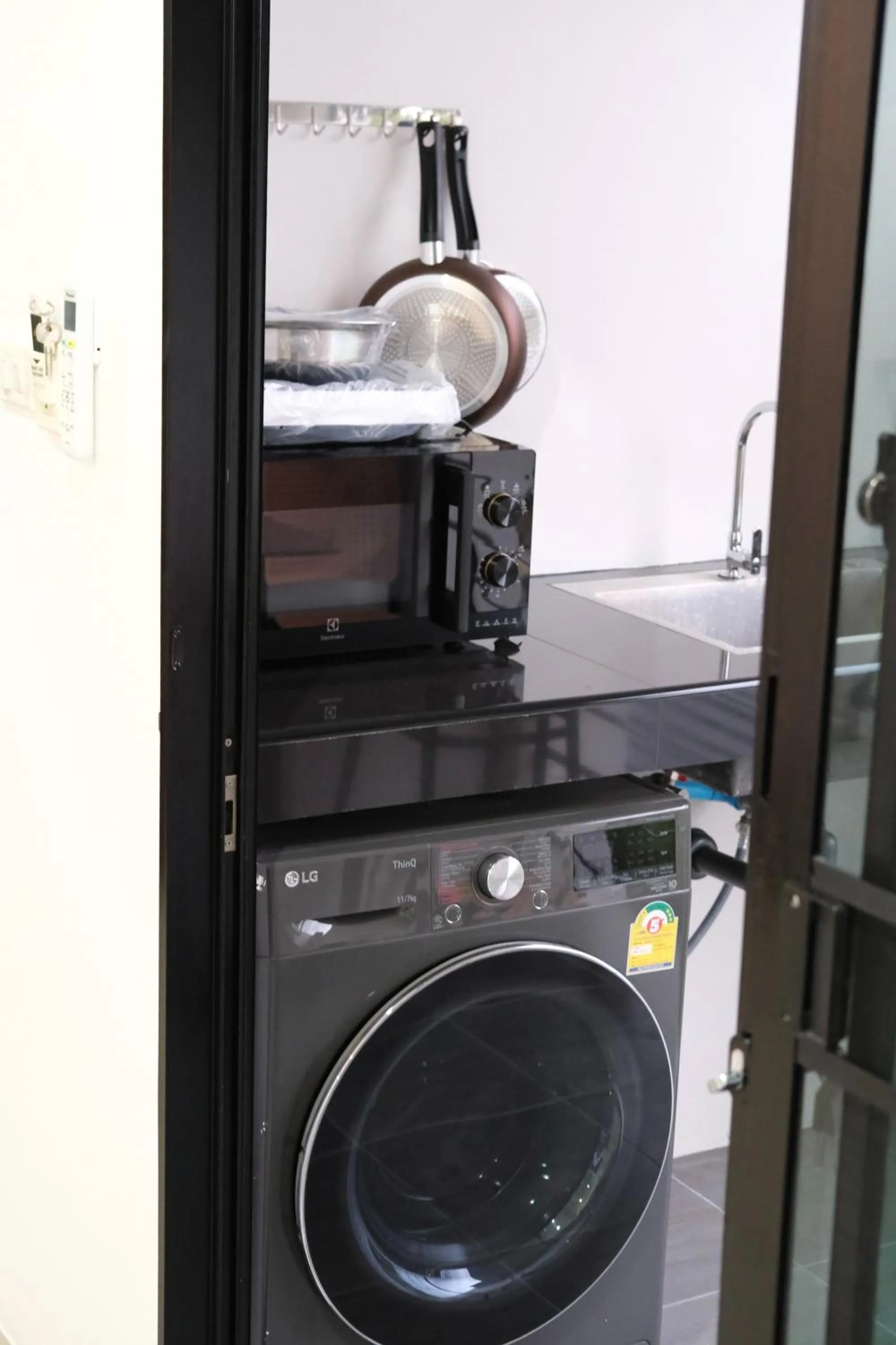 Kitchen or kitchenette in Alisse Stay Phuket Layan