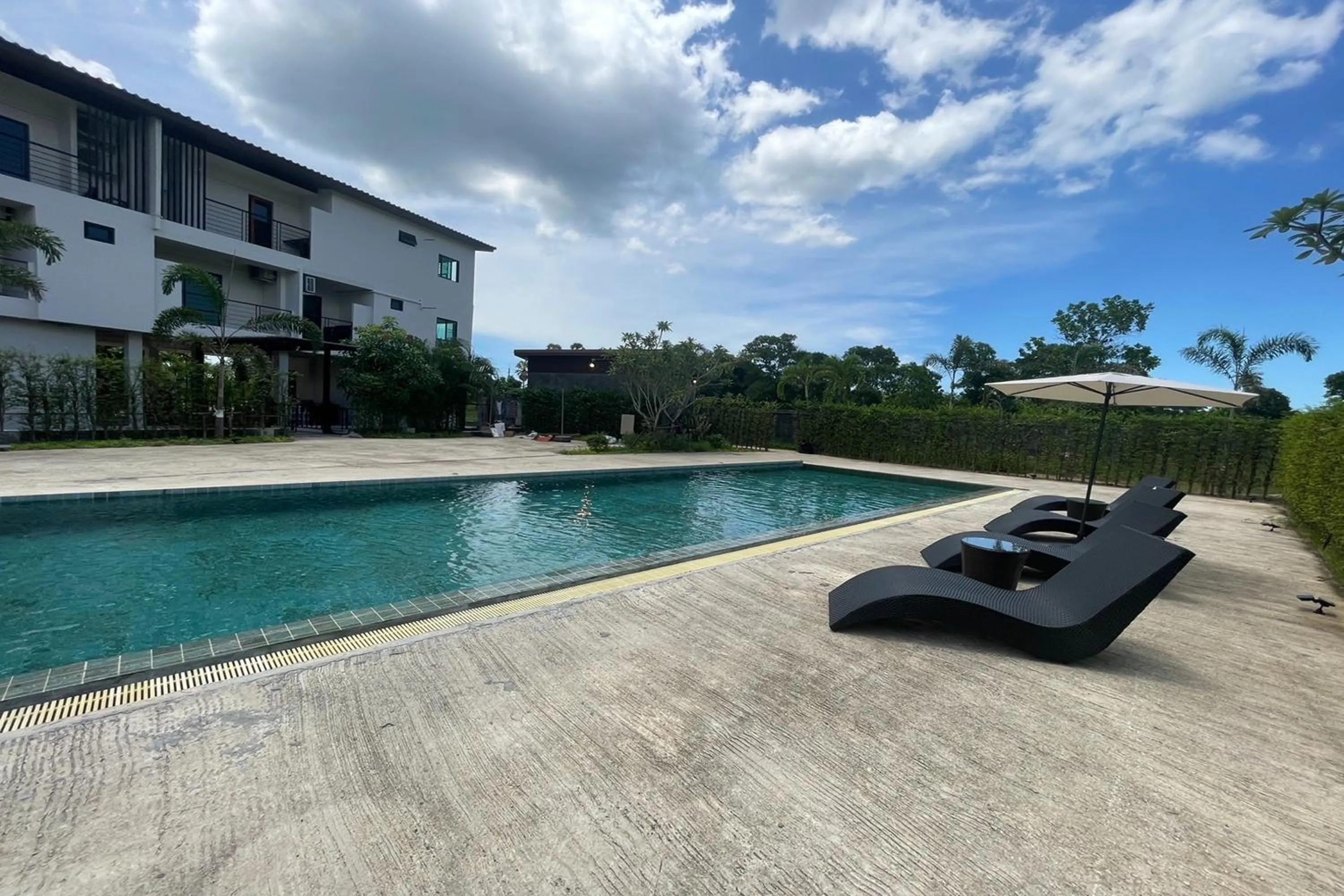 Swimming pool in Alisse Stay Phuket Layan