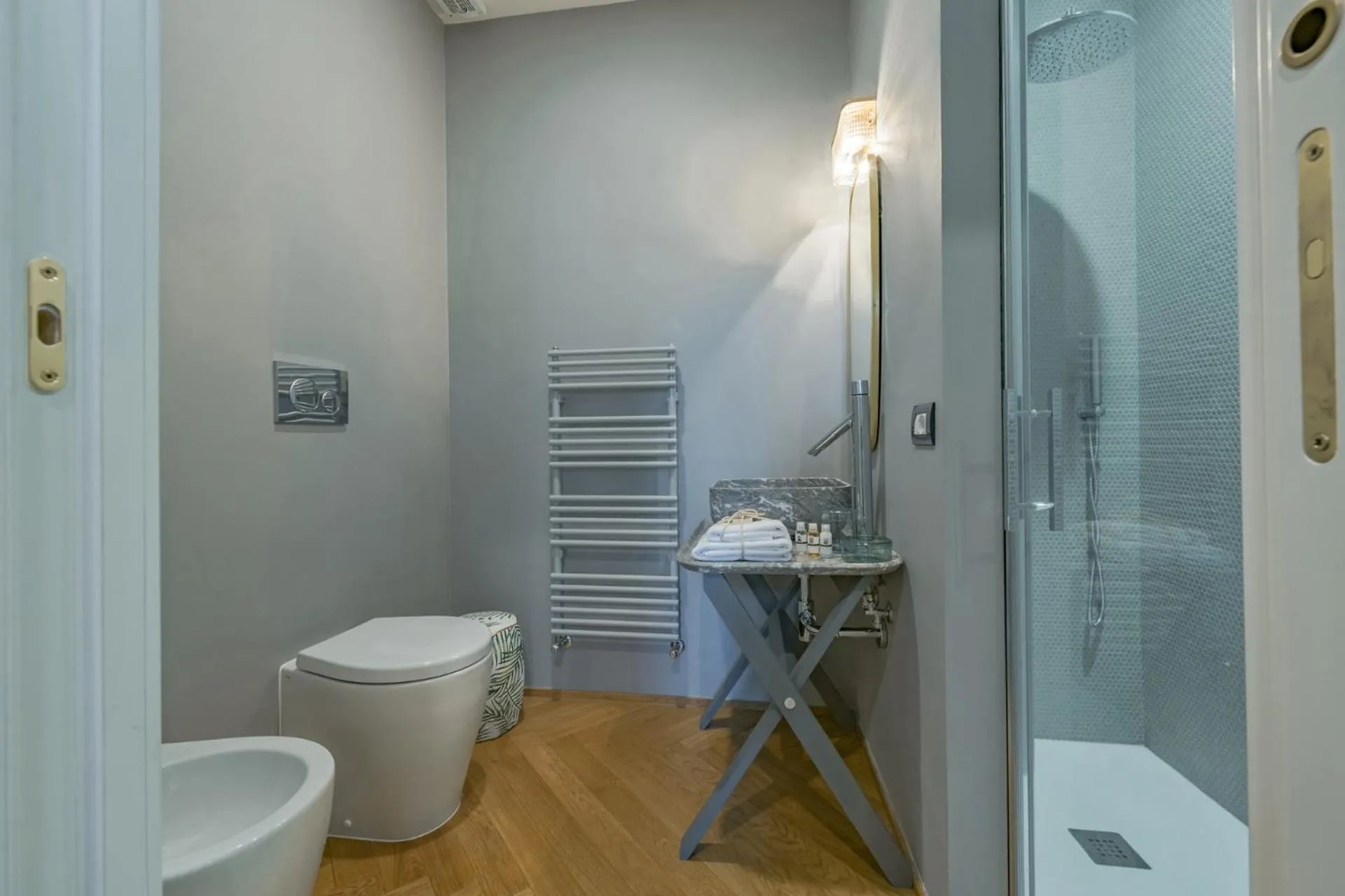 Shower in Apartments Florence-Repubblica Exclusive