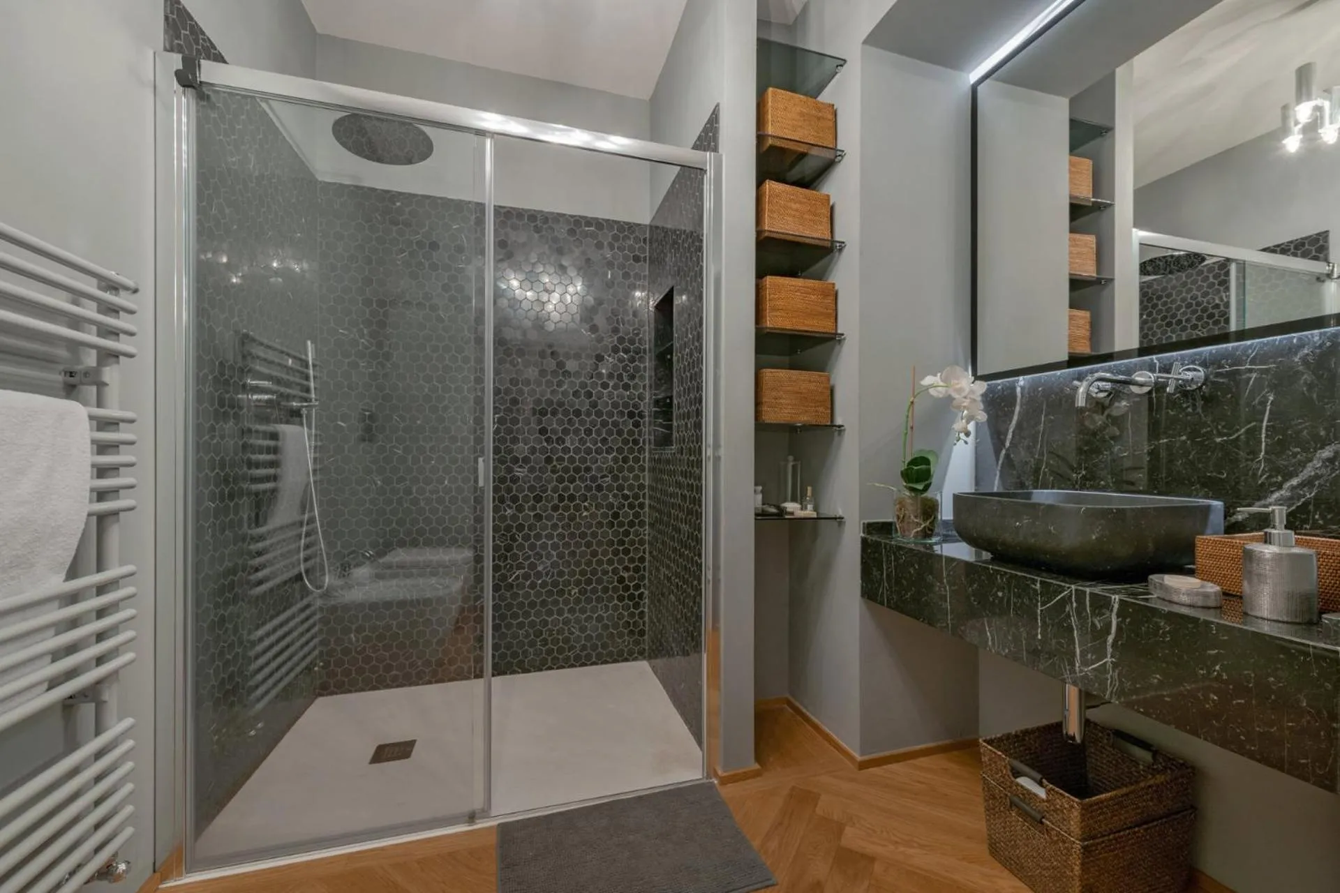 Shower in Apartments Florence-Repubblica Exclusive