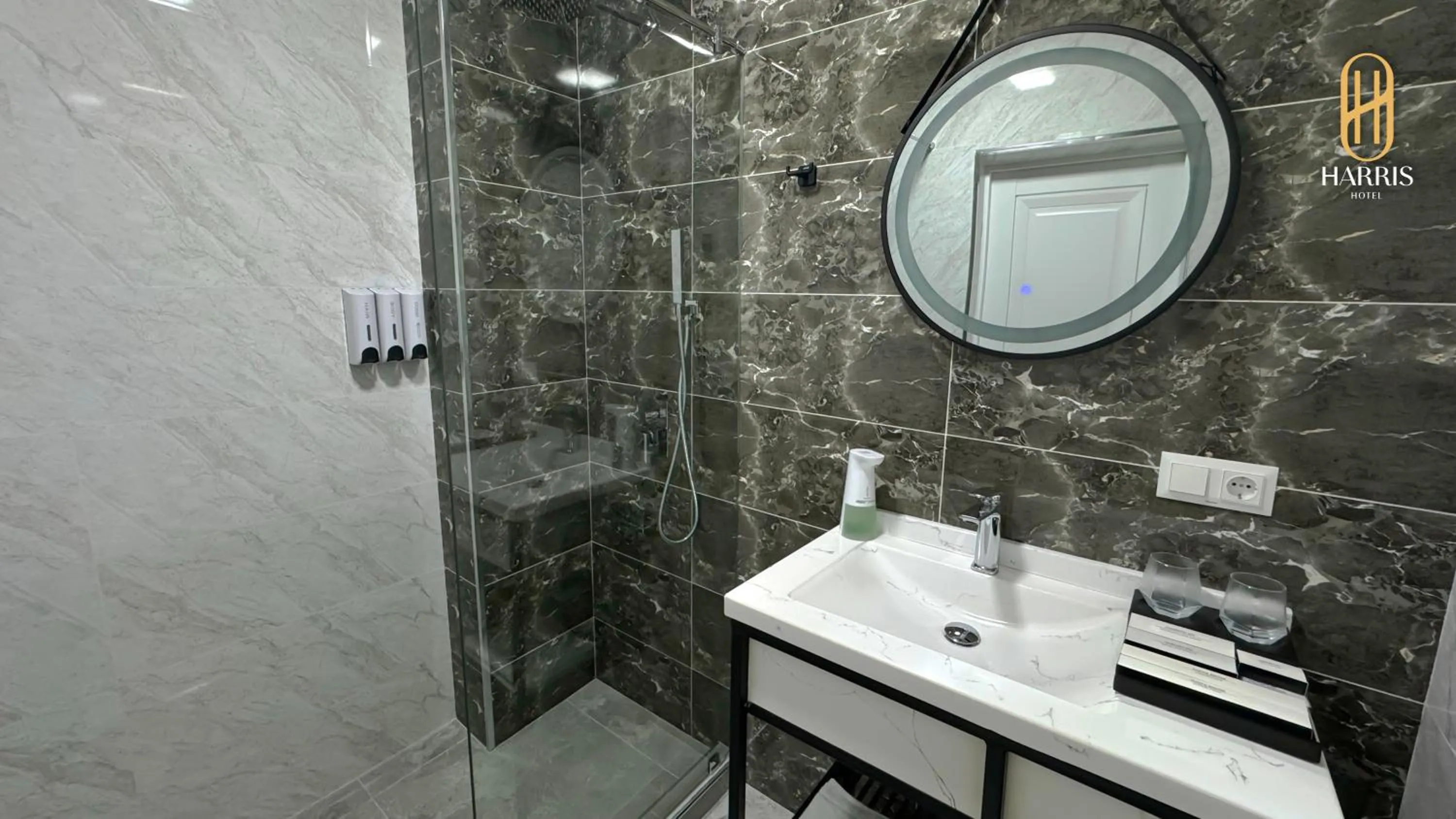 Shower in Harris Hotel Spa&Fitness