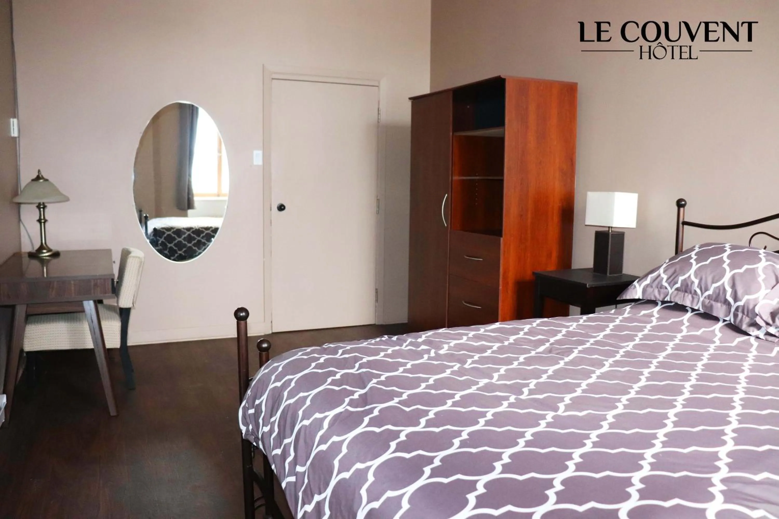 Bedroom, Bed in Auberge du Couvent