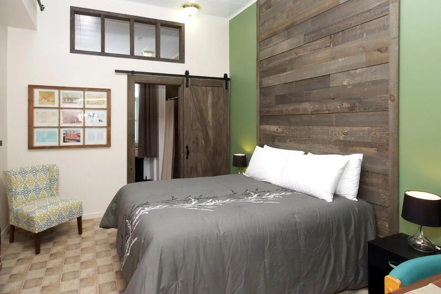 Bedroom, Bed in Auberge du Couvent