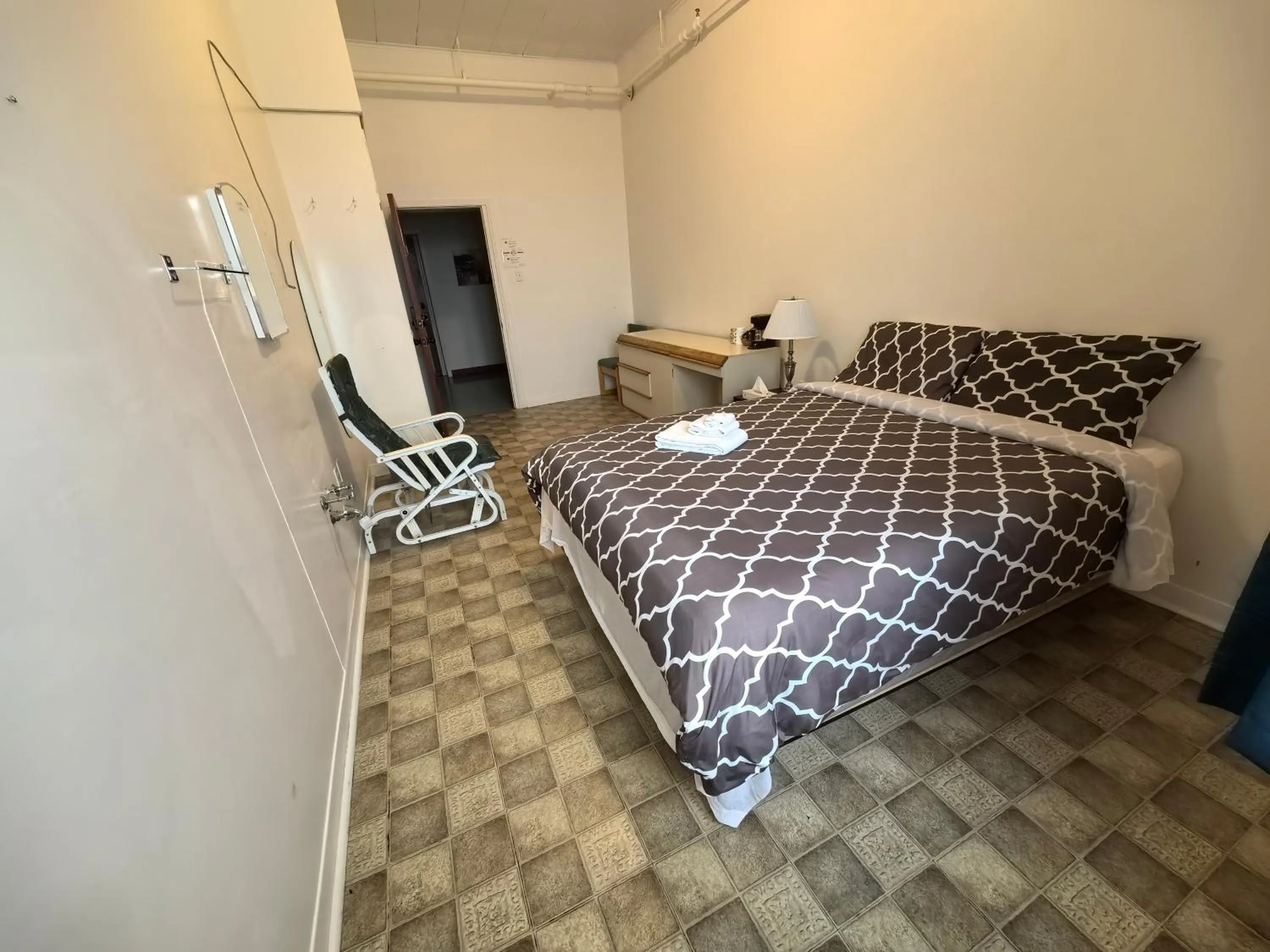 Bedroom, Bed in Auberge du Couvent