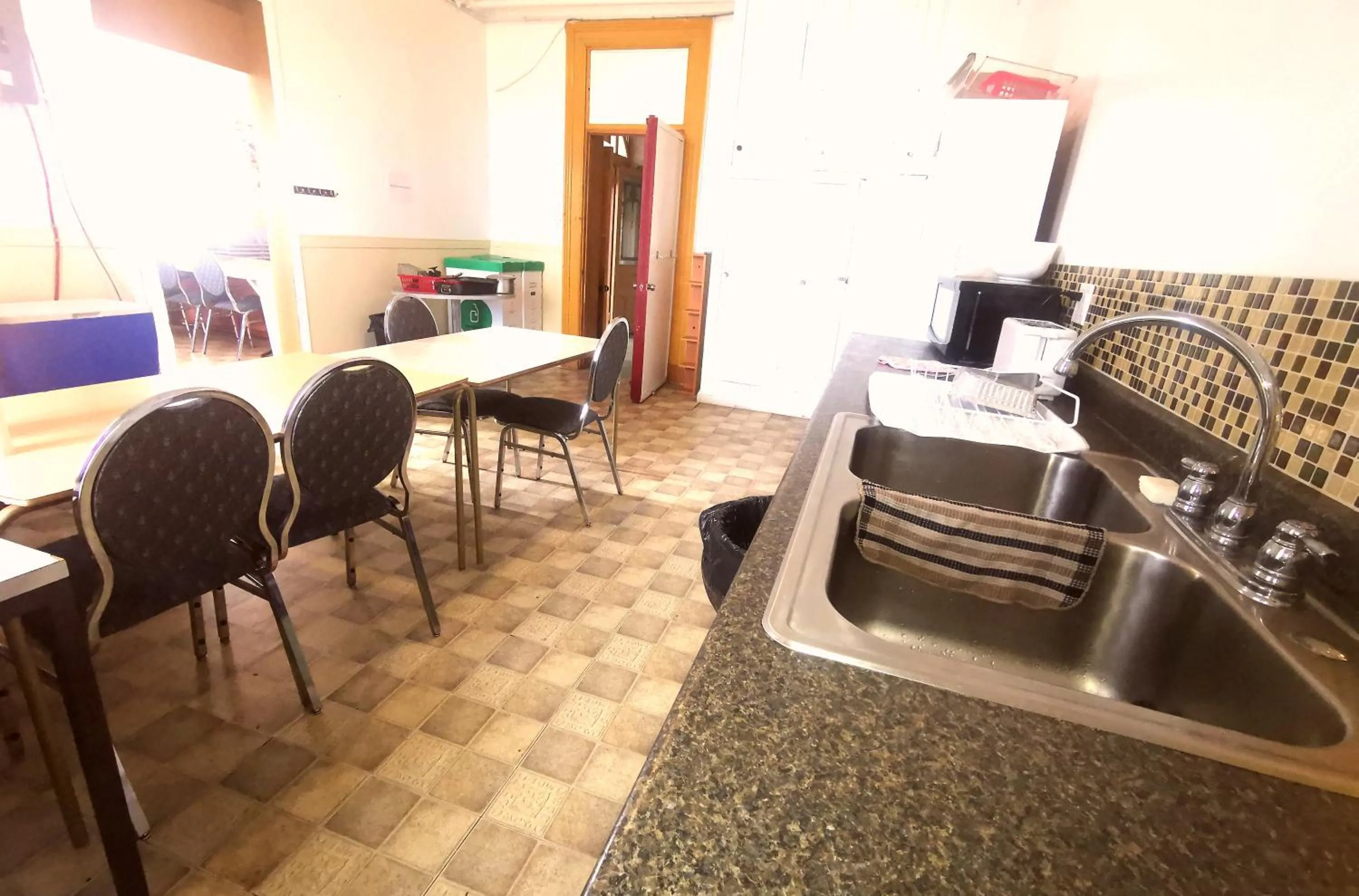 Kitchen or kitchenette in Auberge du Couvent