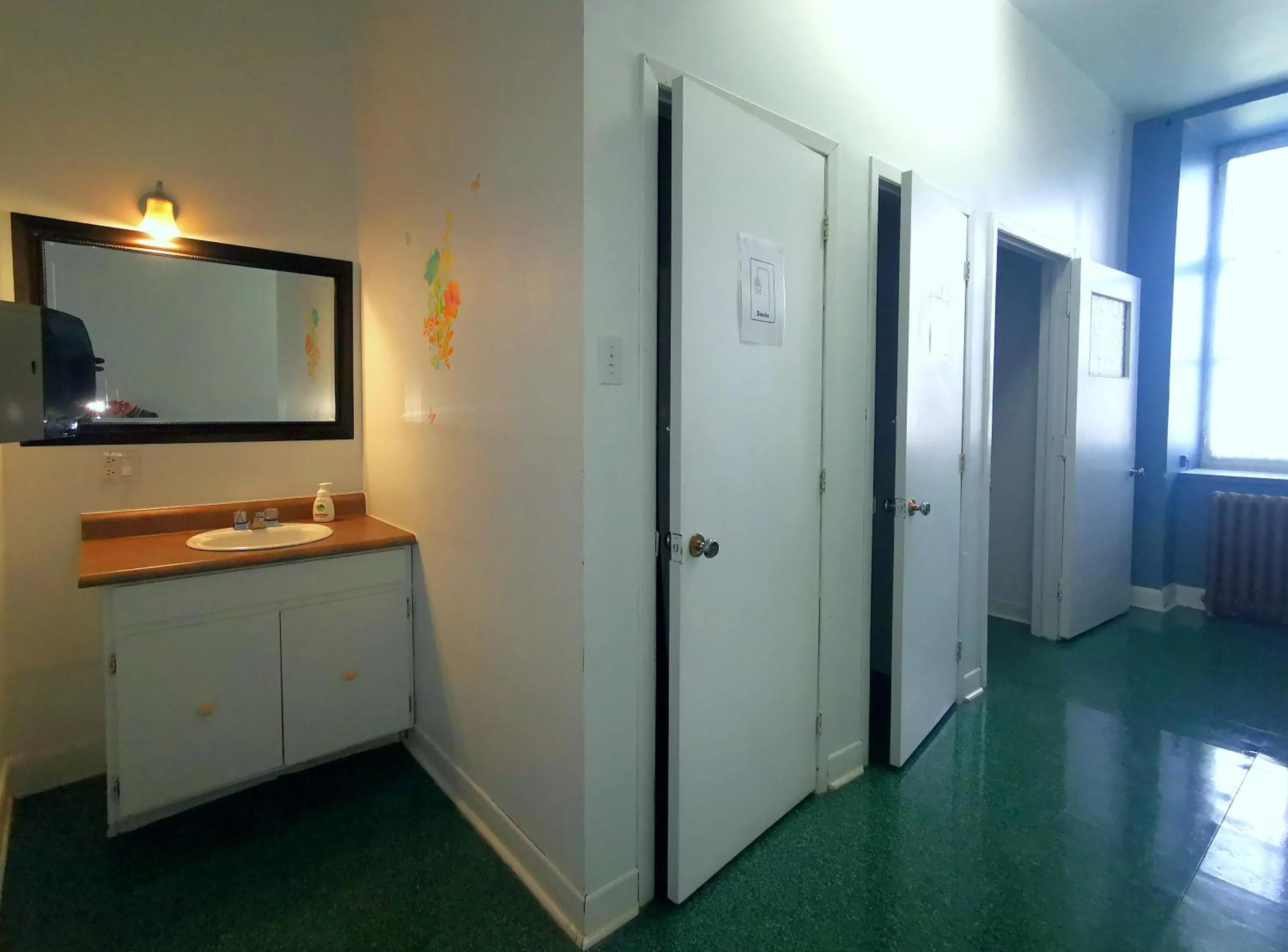 Toilet in Auberge du Couvent