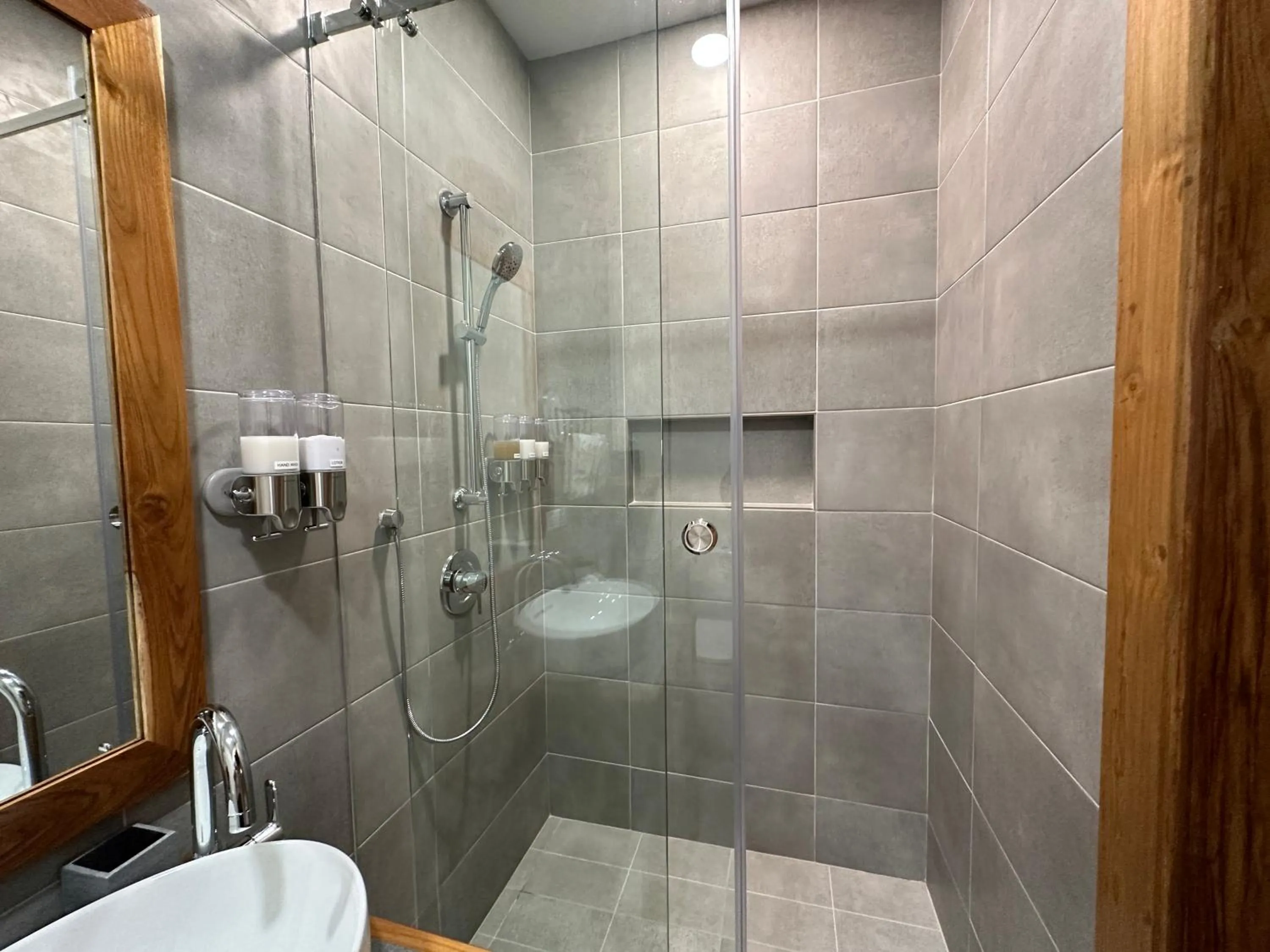 Shower in Mt. Plaisir Estate Hotel