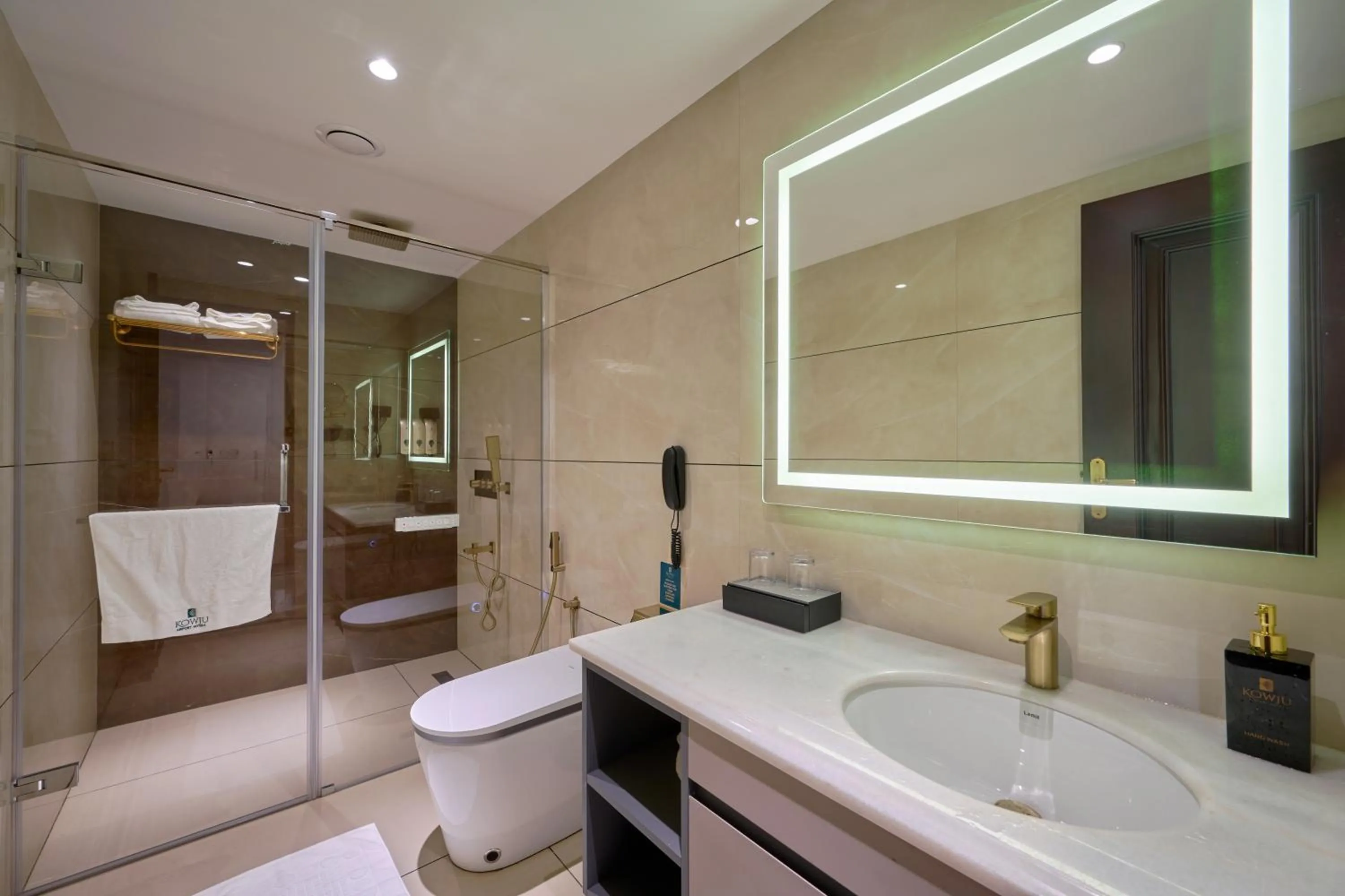 Toilet in Kowju Airport Hotel Calicut