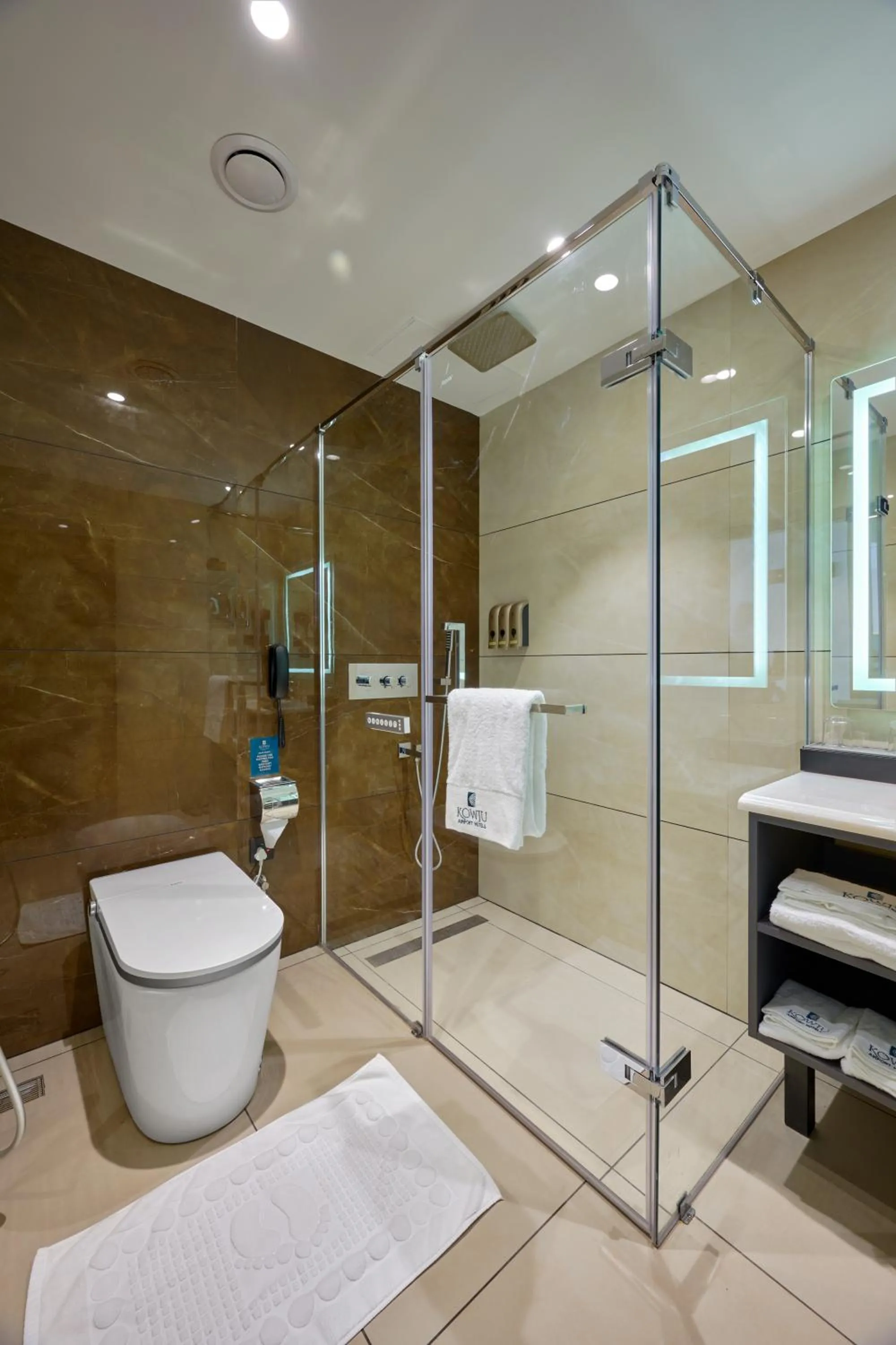 Shower in Kowju Airport Hotel Calicut