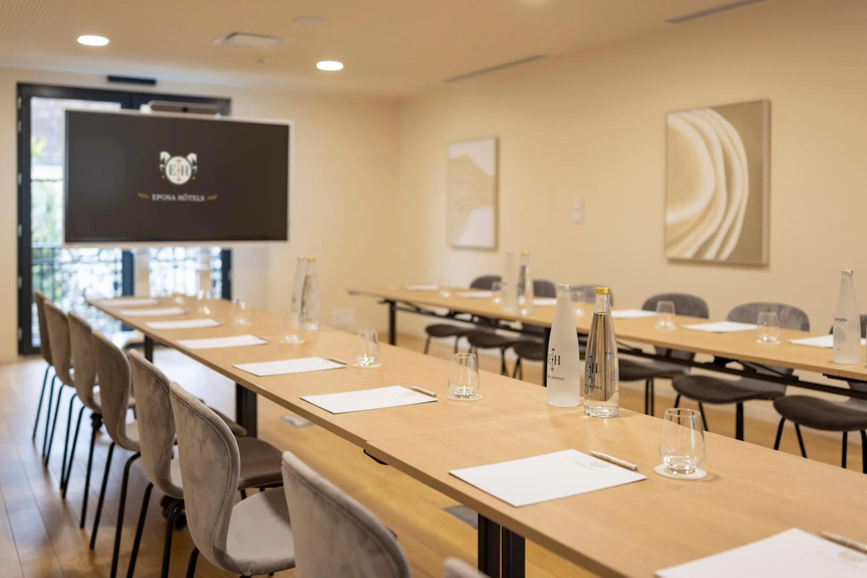 Meeting/conference room in Epona Hôtel Sens