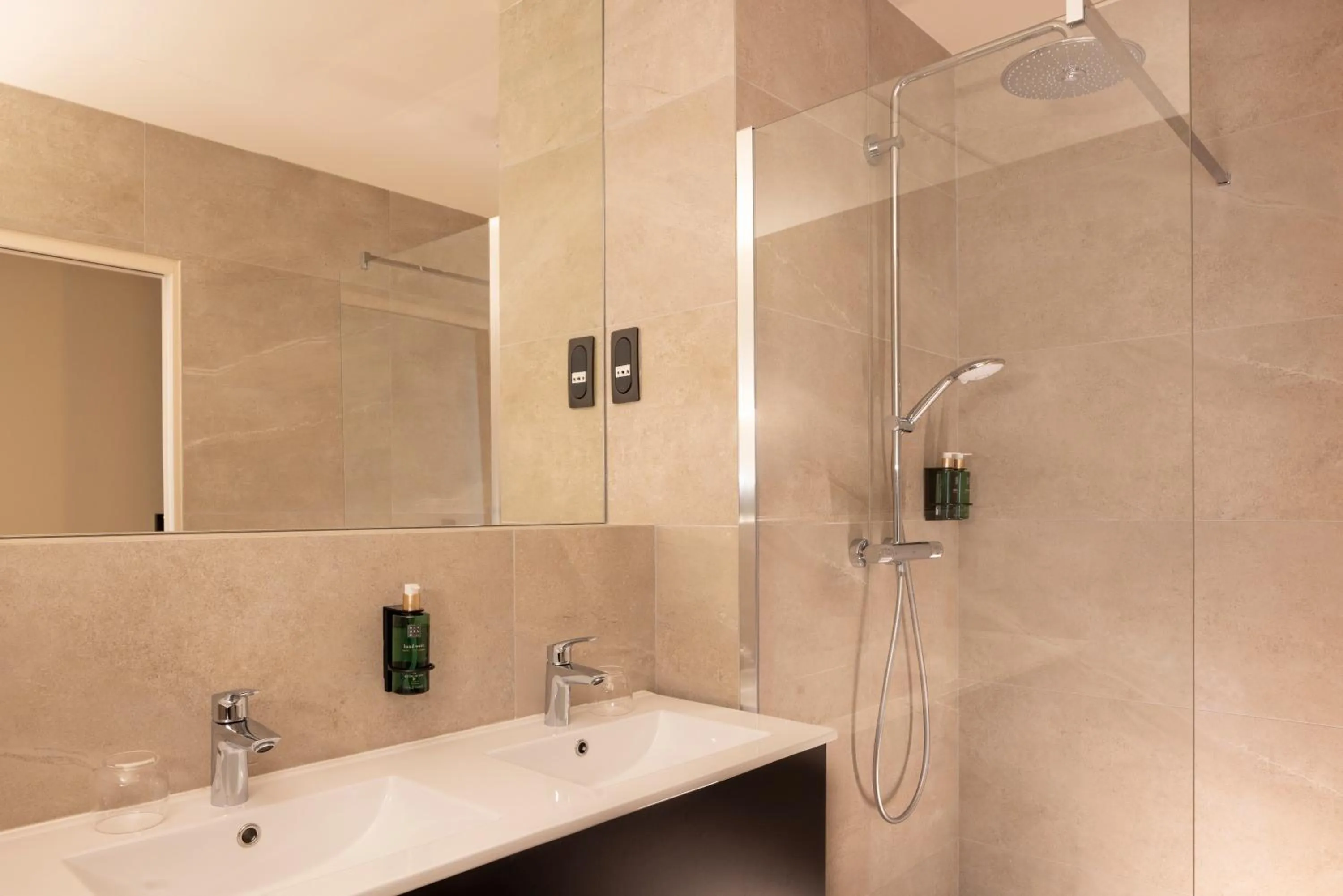 Bathroom in Epona Hôtel Sens