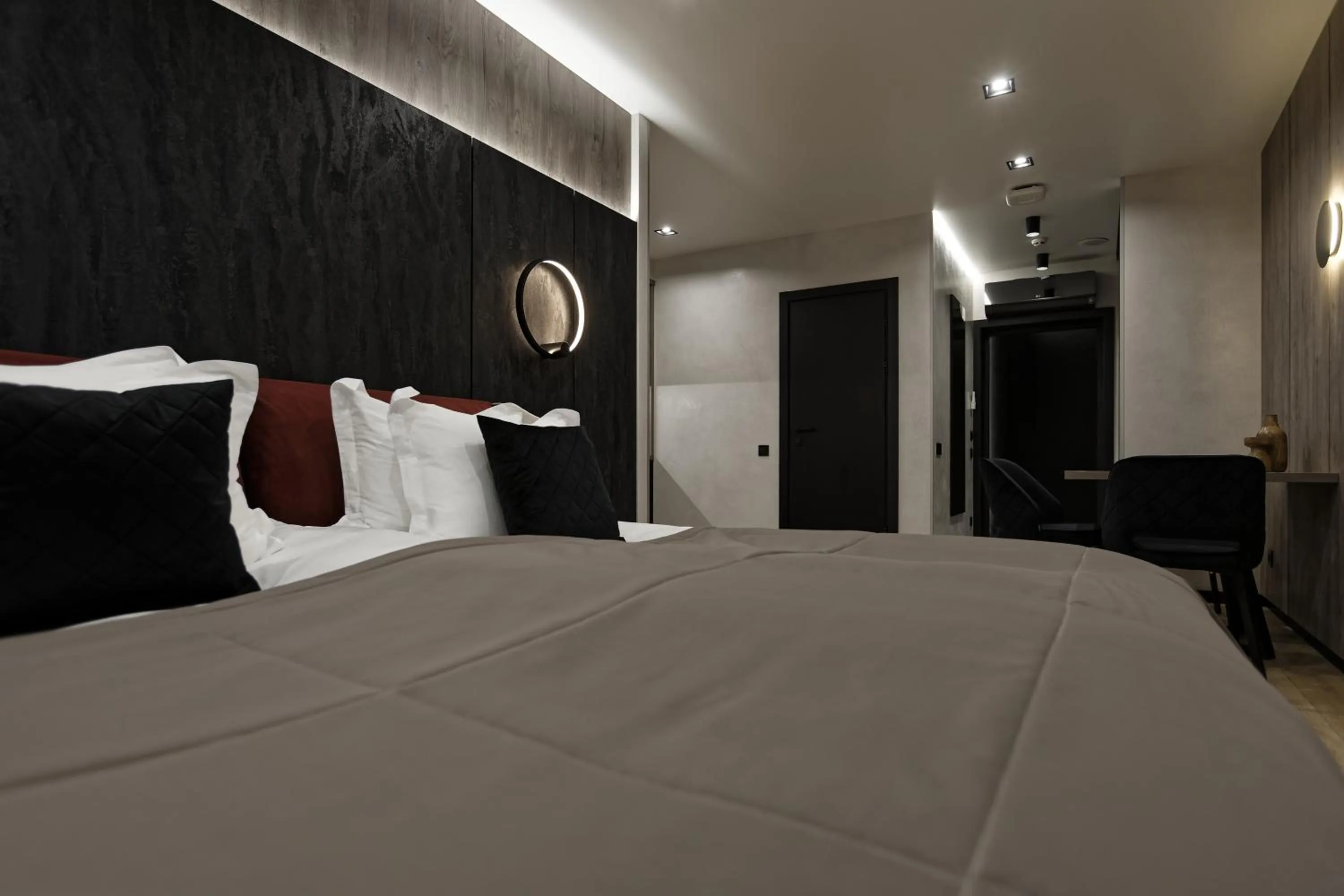 Bedroom, Bed in Glacier Premium Apartments