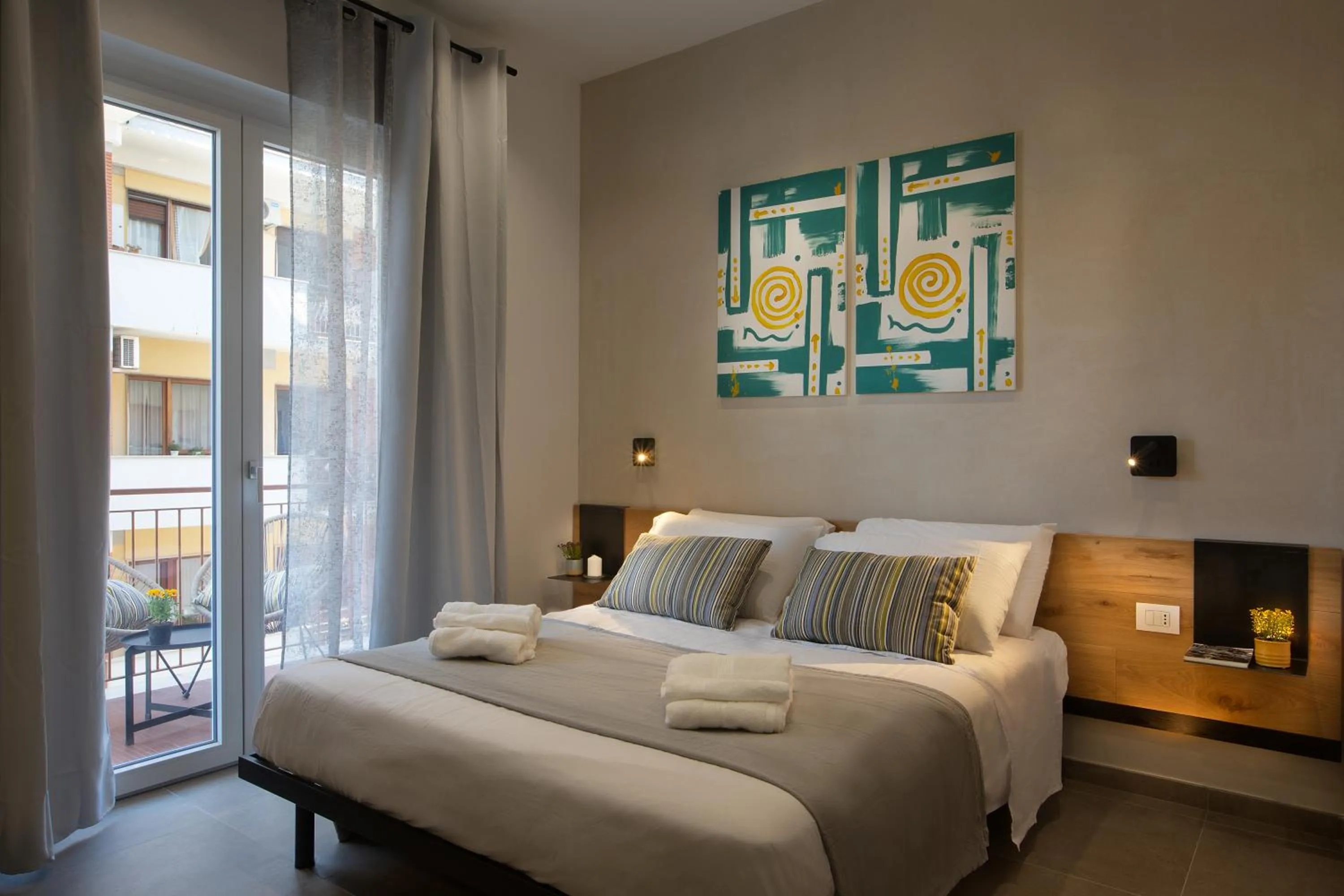 Photo of the whole room, Bed in MARE FUORI ROOMS