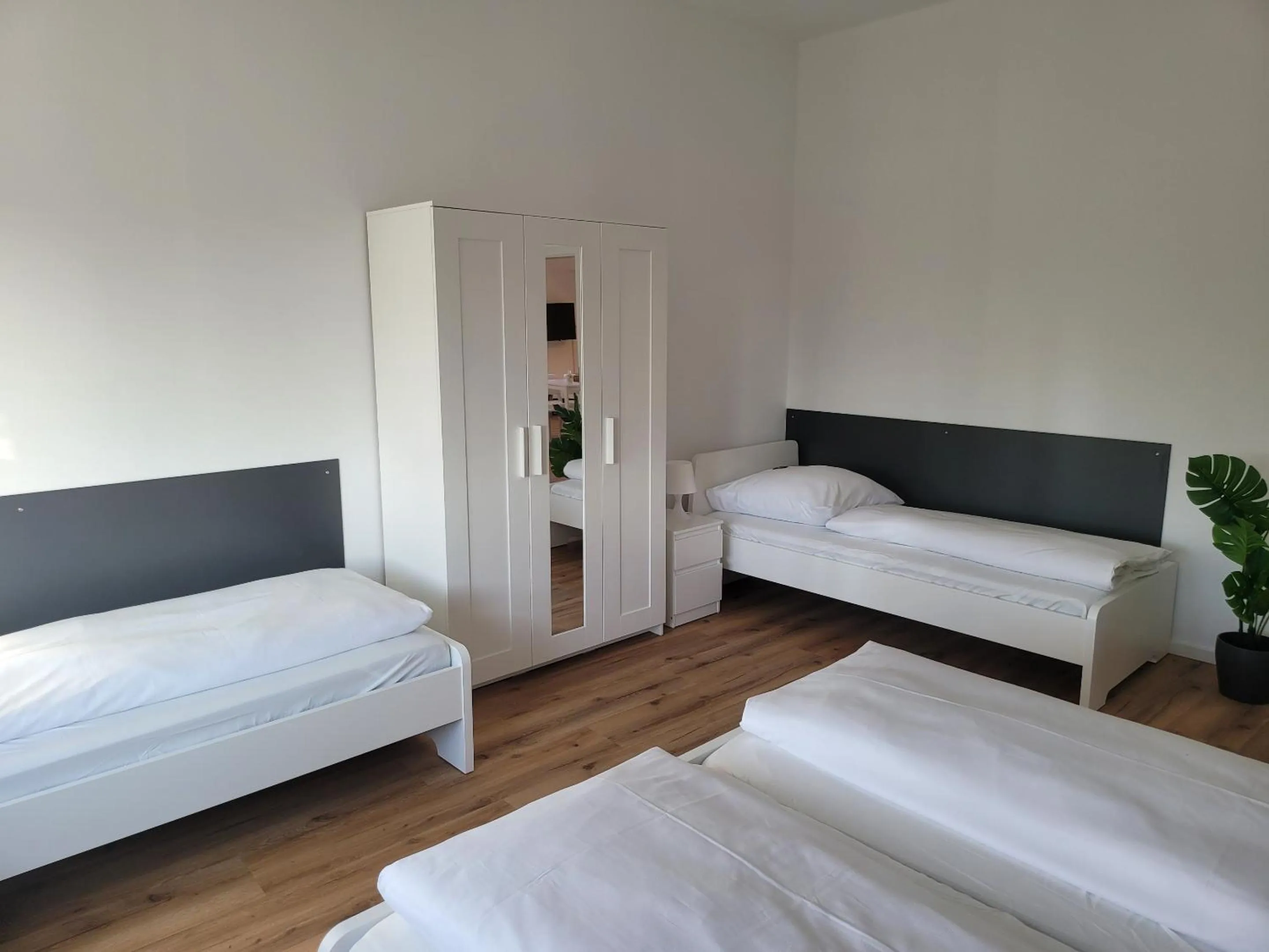 Bedroom, Bed in Dill-In