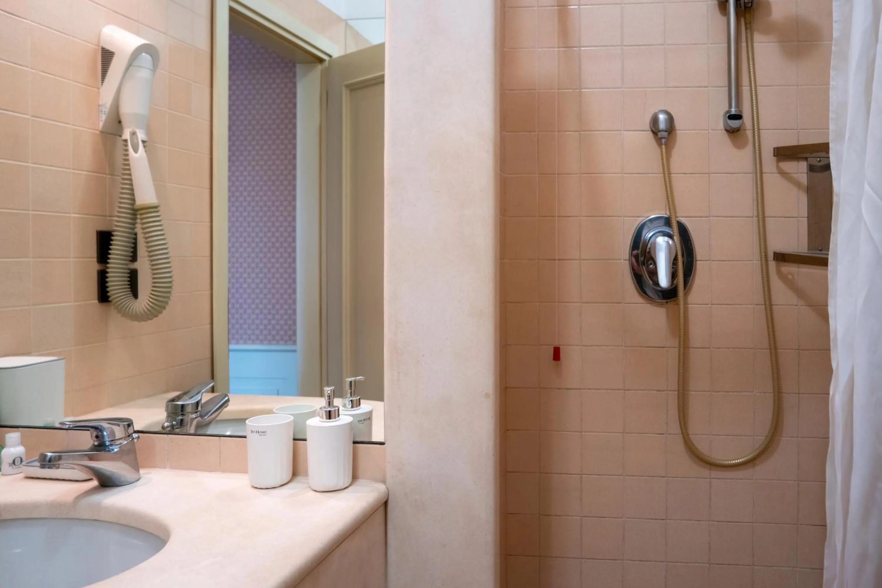 Shower in Hotel alla giustizia