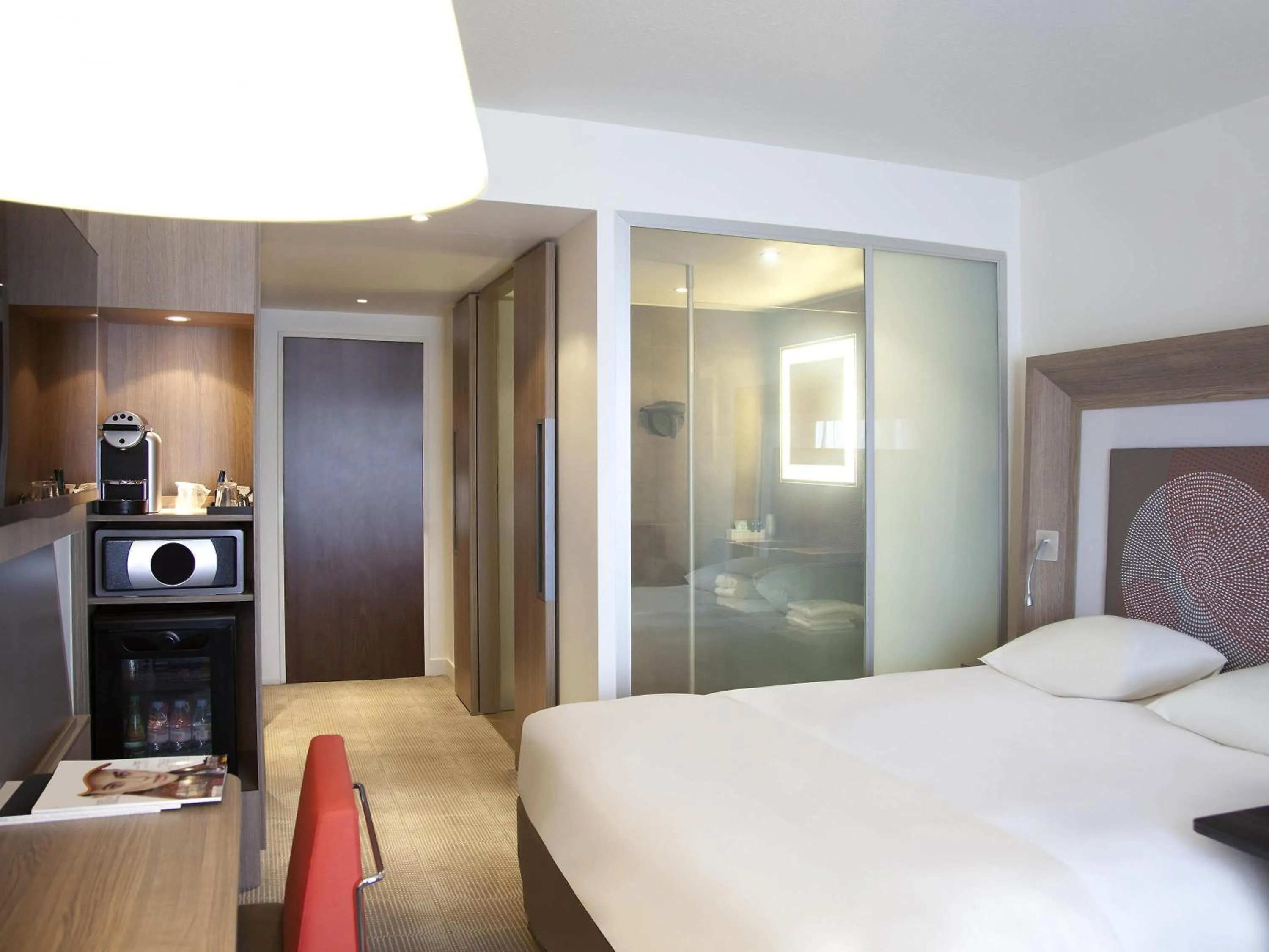 Bedroom, Bed in Novotel London Waterloo