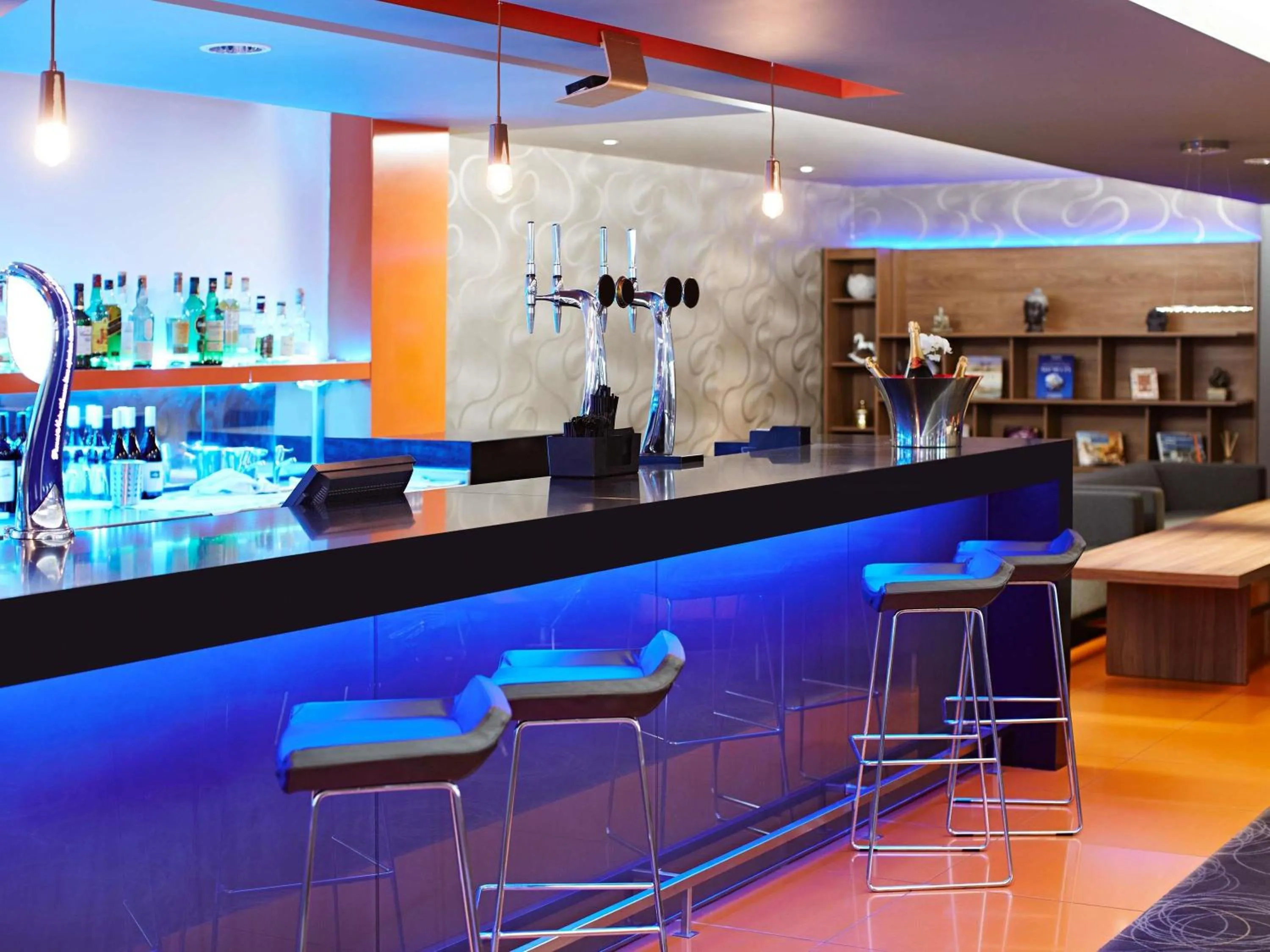 Lounge or bar in Novotel London Waterloo