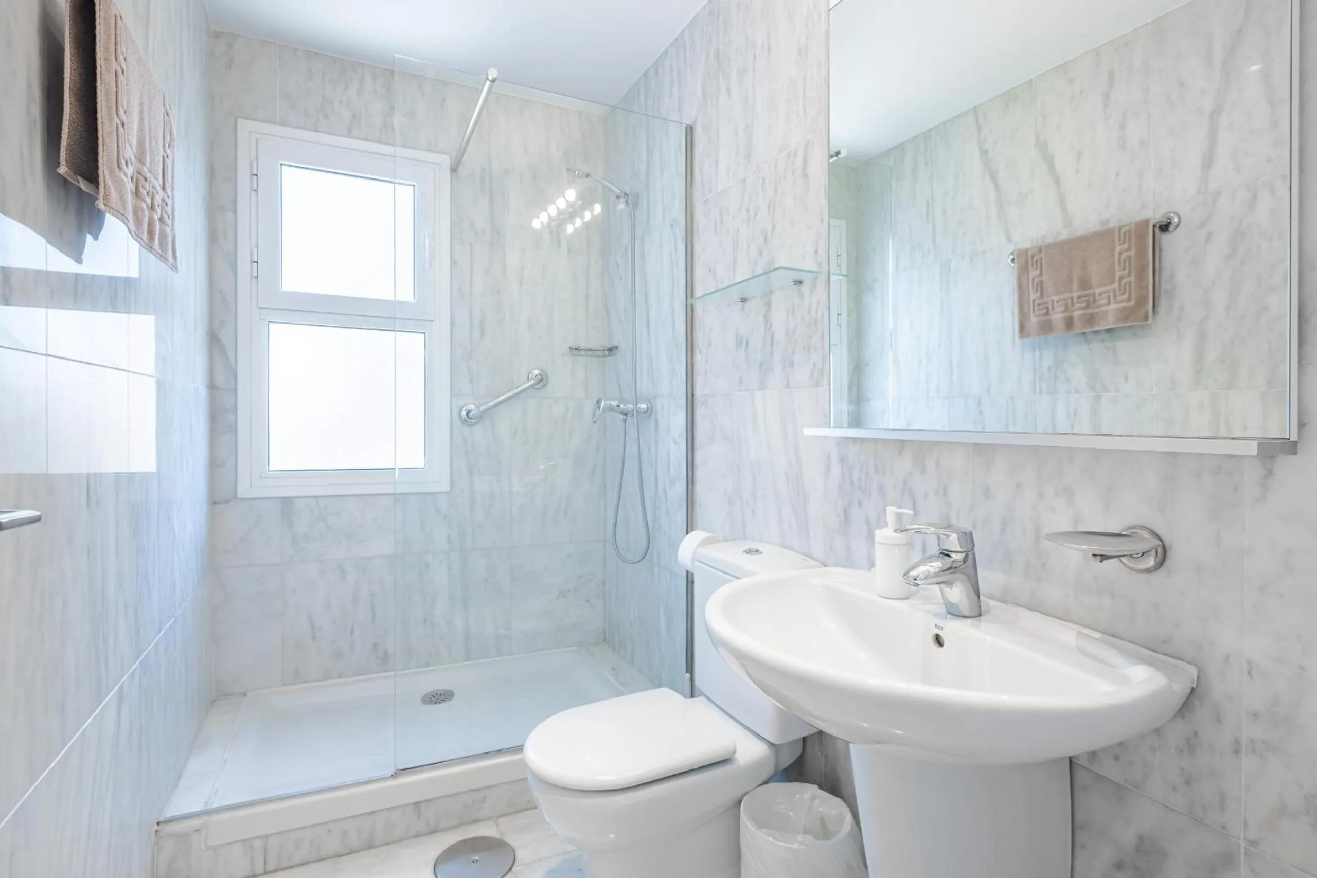 Shower in Apartamentos Les Dunes Centro Levante Beach