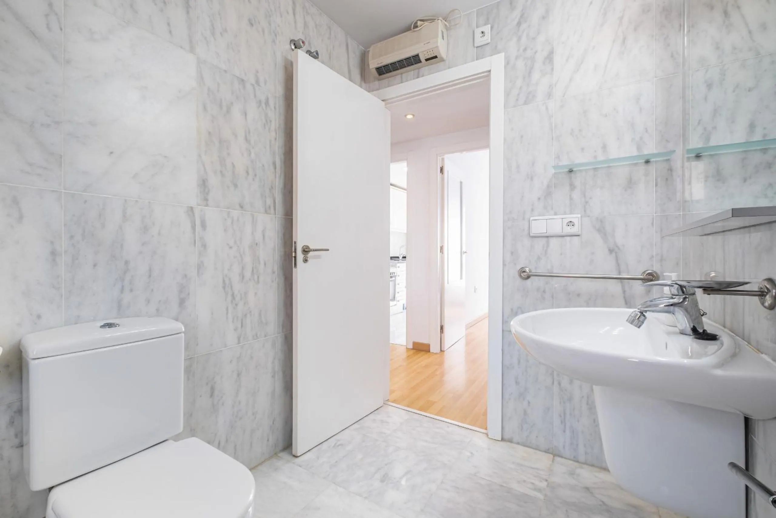 Toilet in Apartamentos Les Dunes Centro Levante Beach