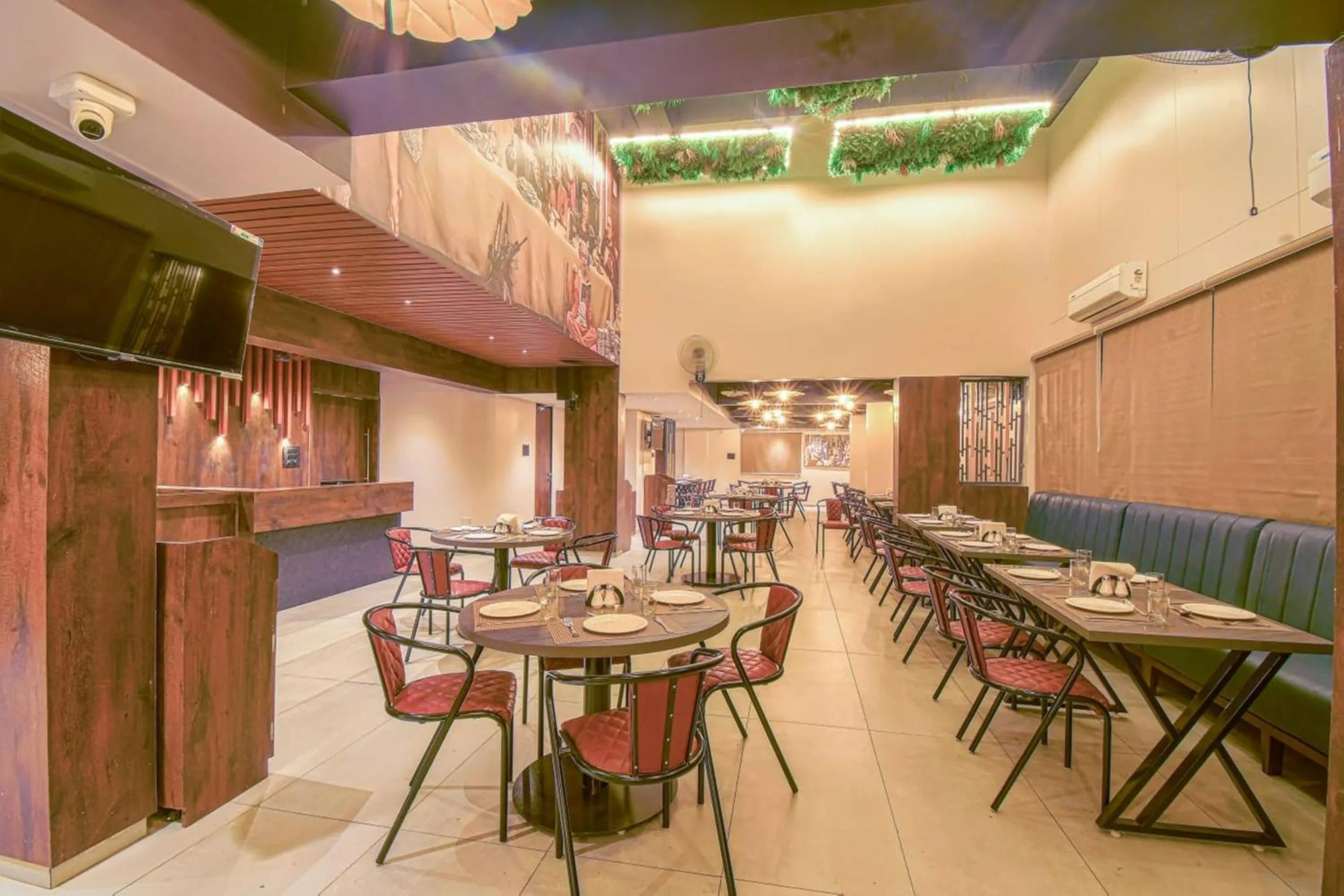 Restaurant/places to eat in Hotel Vrindavan Deluxe Kolhapur NEAR CENTRAL BUS STAND