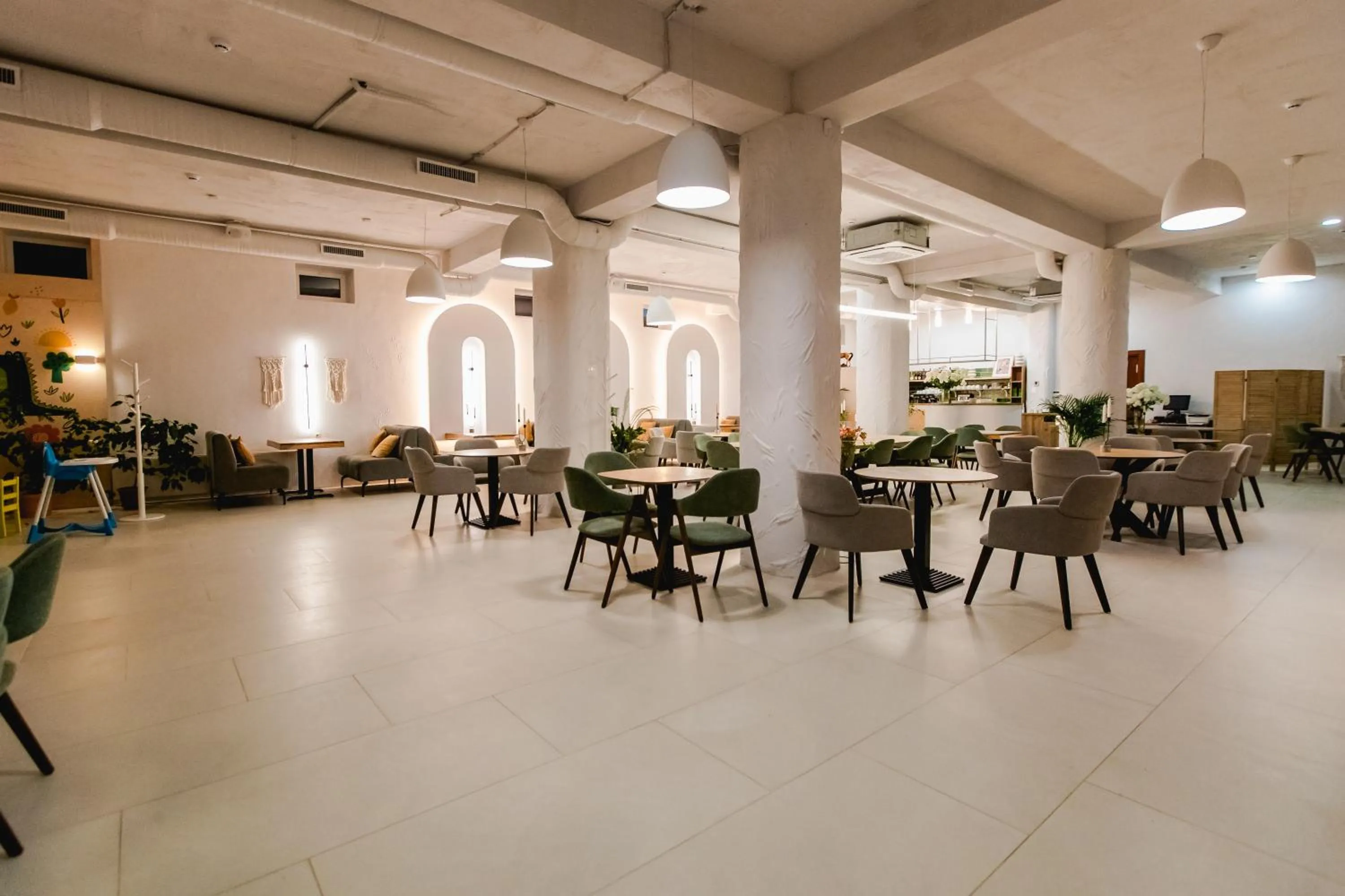 Restaurant/places to eat in Hotel Kazak Club