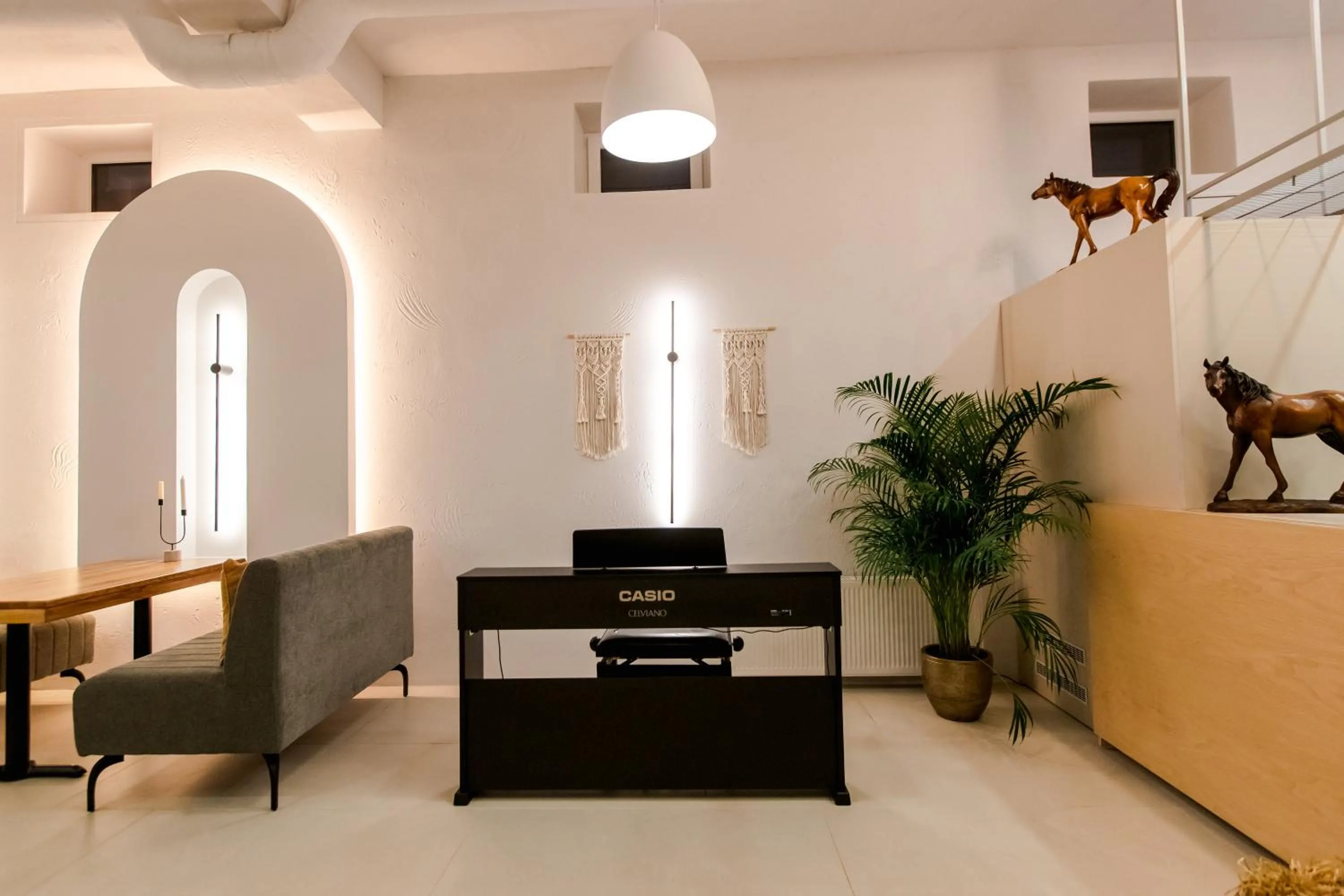 Restaurant/places to eat in Hotel Kazak Club