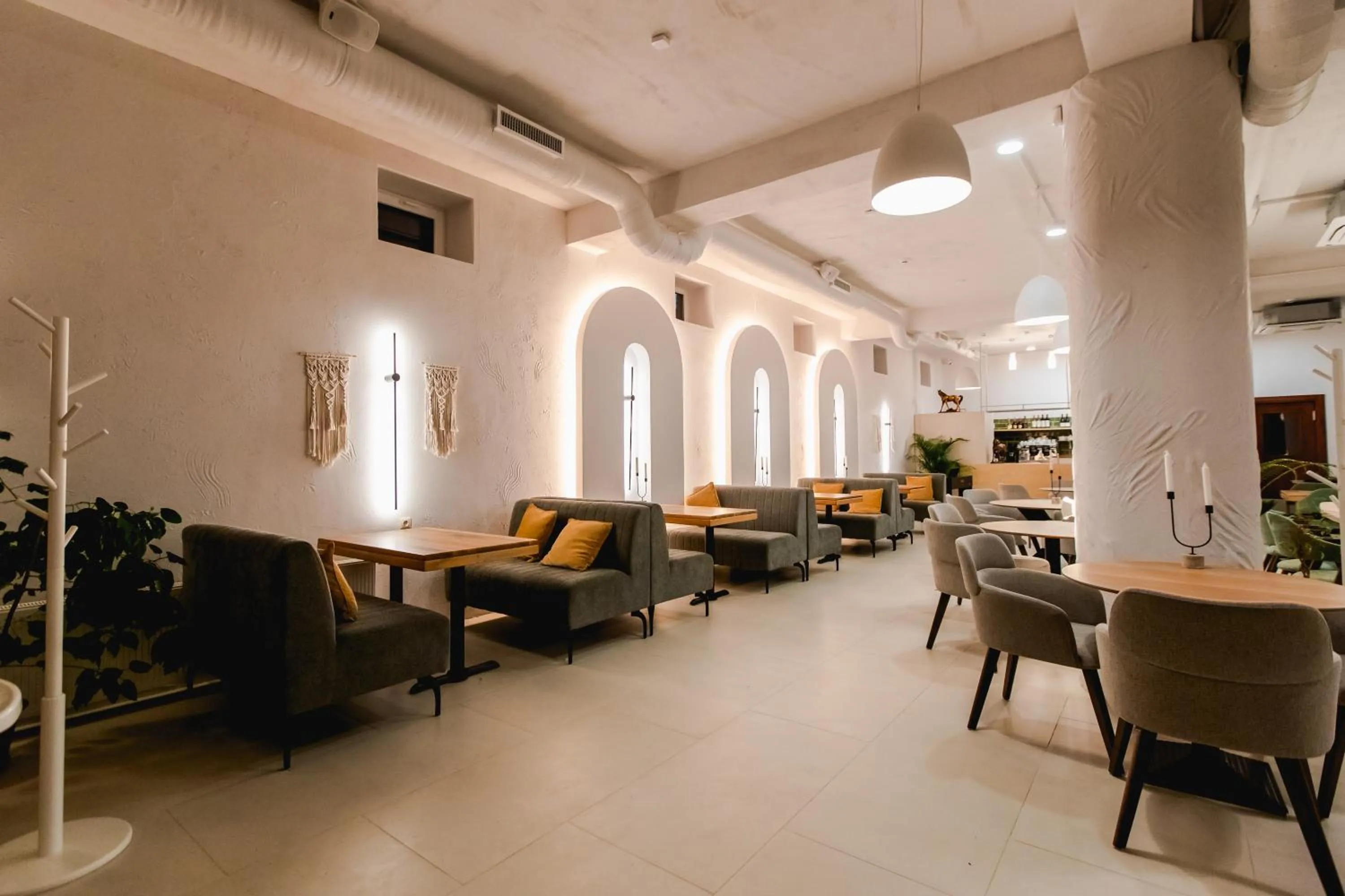 Restaurant/places to eat in Hotel Kazak Club