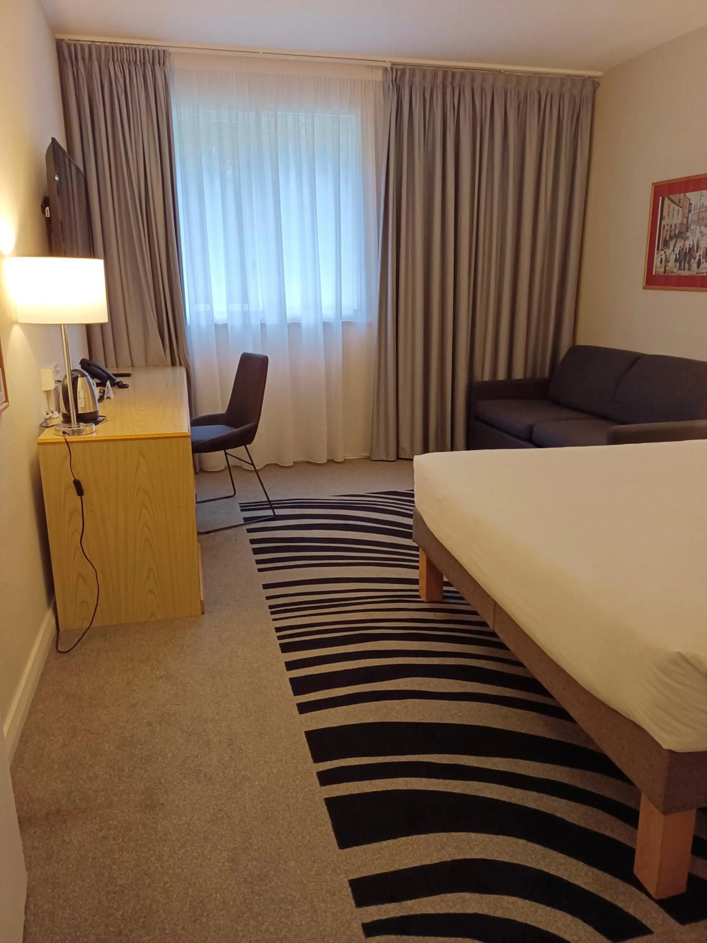 Bedroom, Bed in Novotel Manchester West