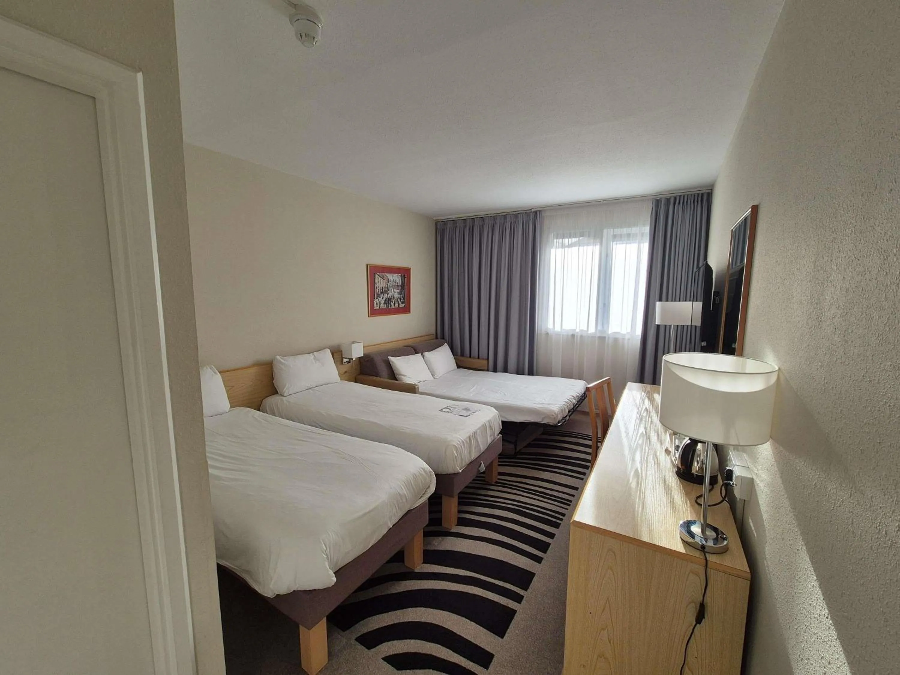 Bedroom, Bed in Novotel Manchester West