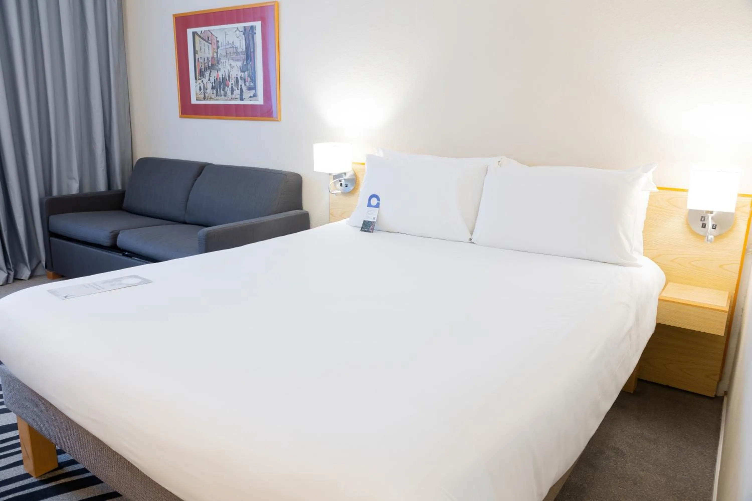 Bedroom, Bed in Novotel Manchester West