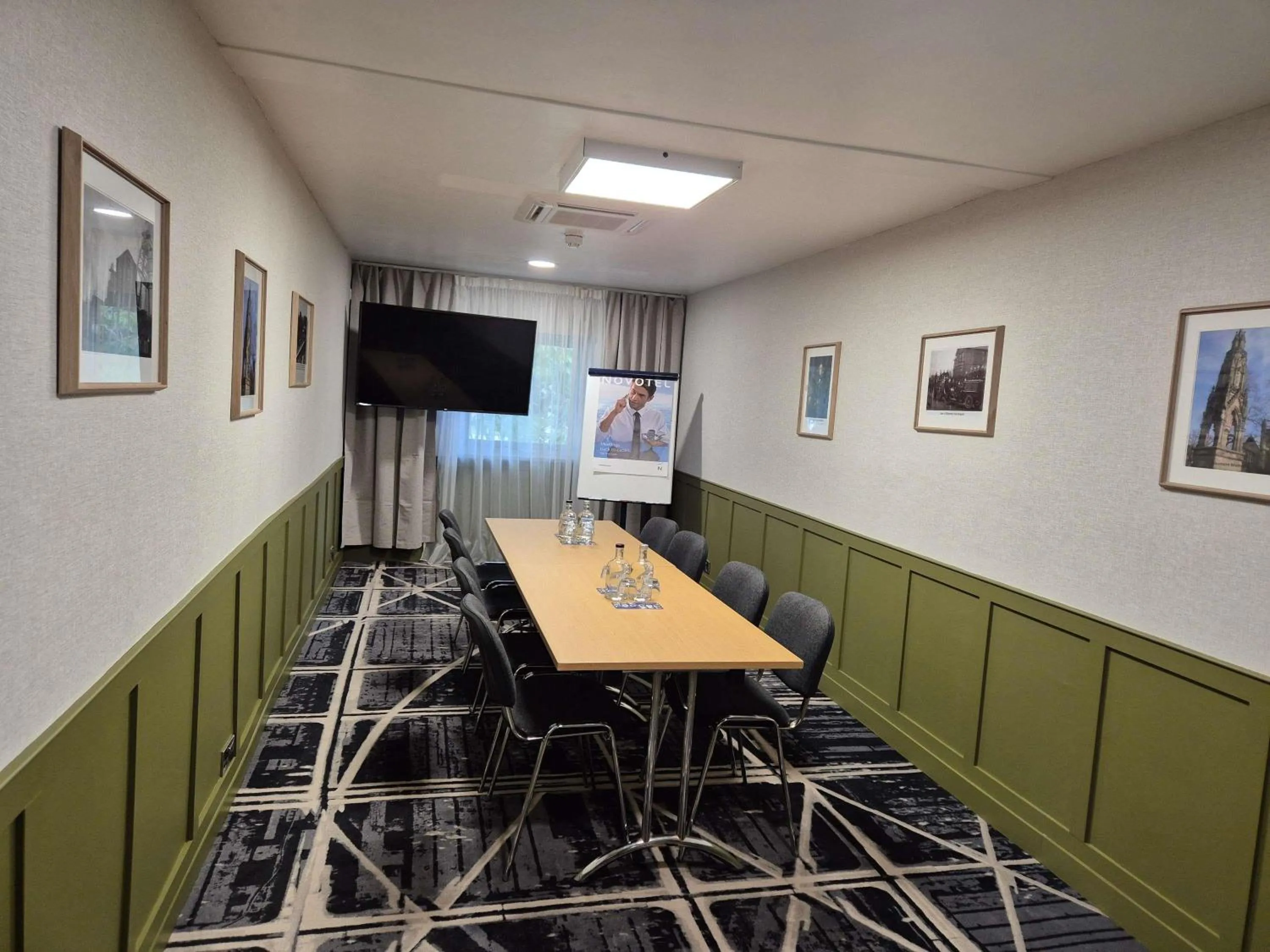 Meeting/conference room in Novotel Manchester West
