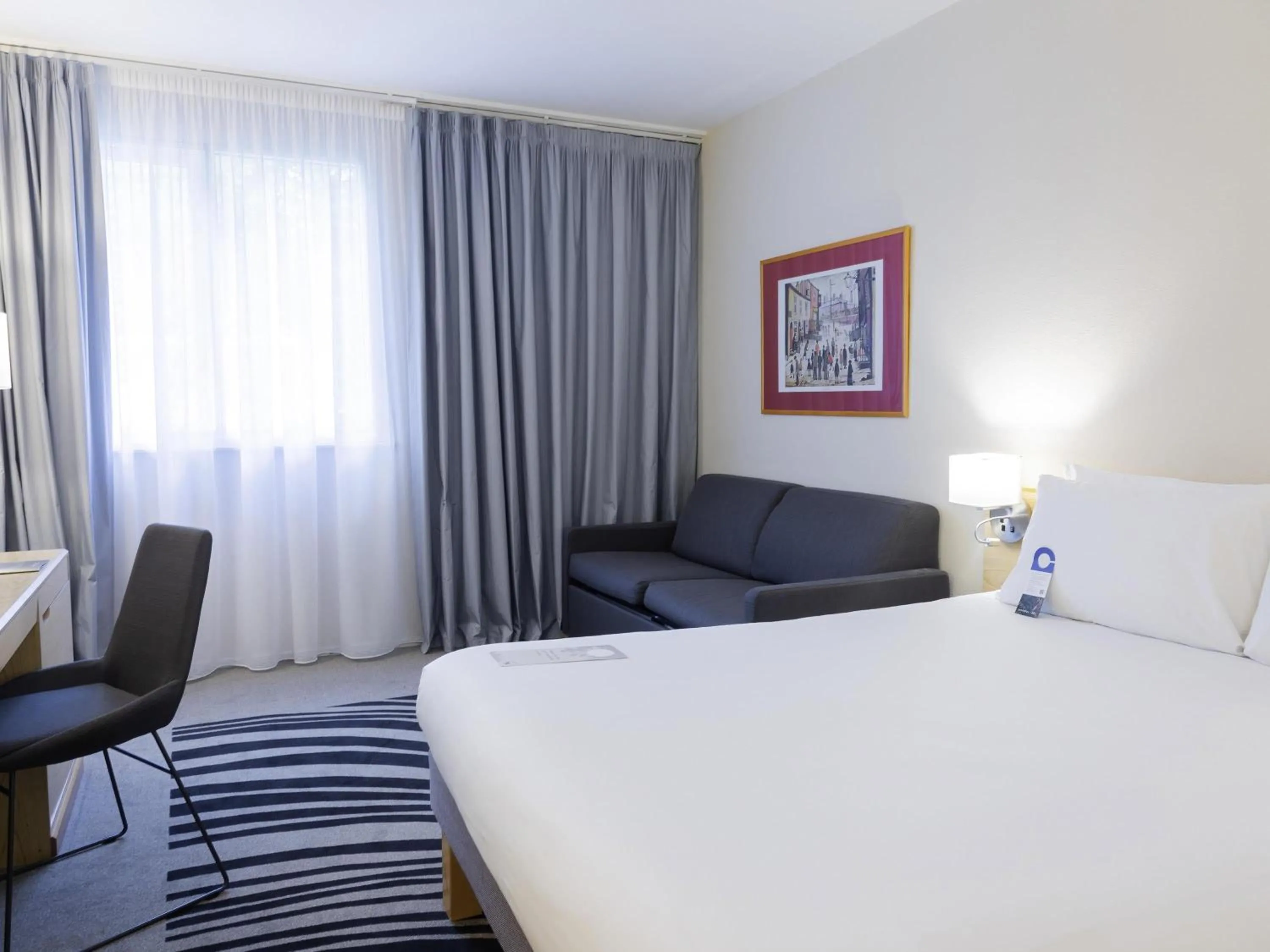 Bedroom, Bed in Novotel Manchester West