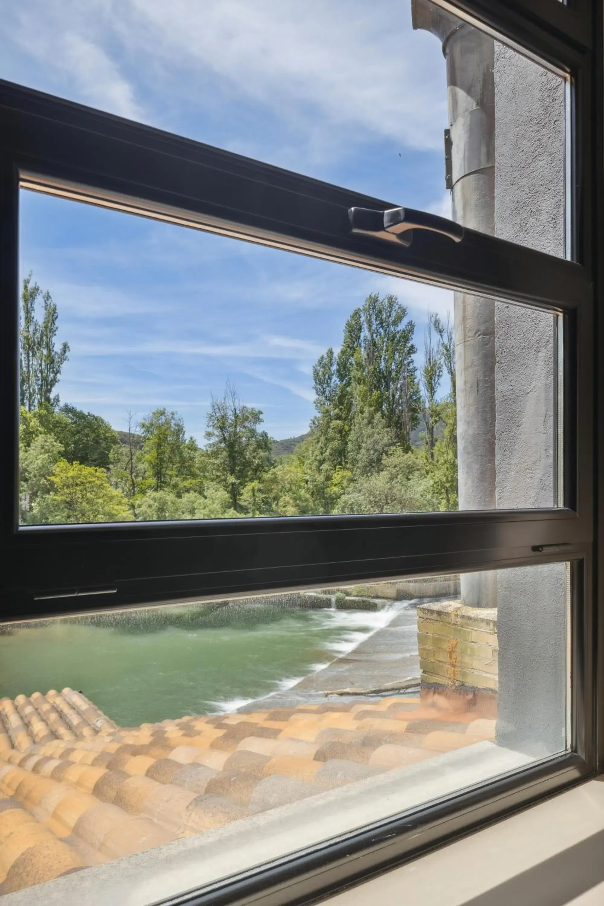Suite with River View in Hotel Ureder Suite with River View in Hotel Ureder